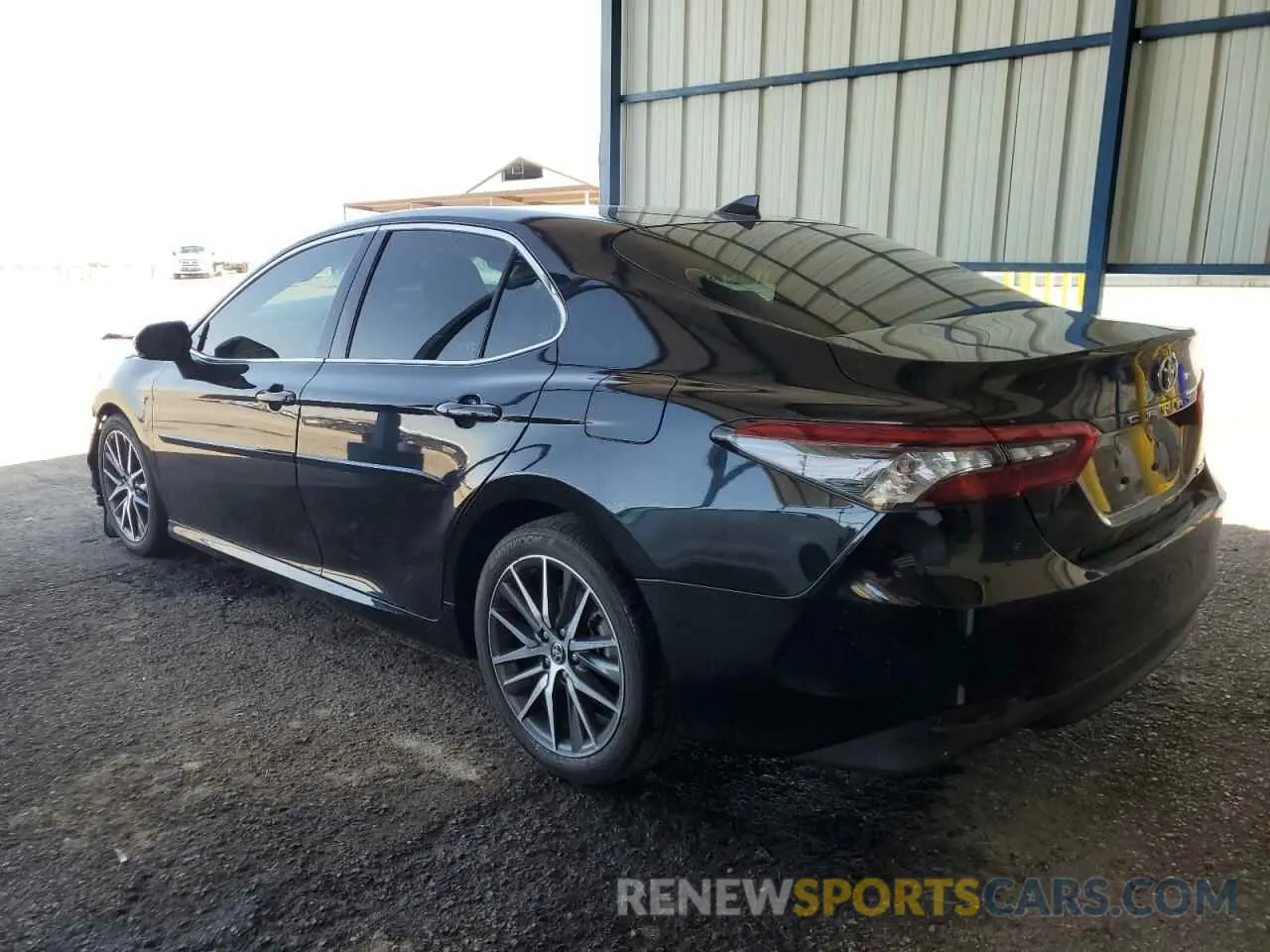 2 fotografías del automóvil dañado 4T1F11AK8RU891833 TOYOTA CAMRY 2024