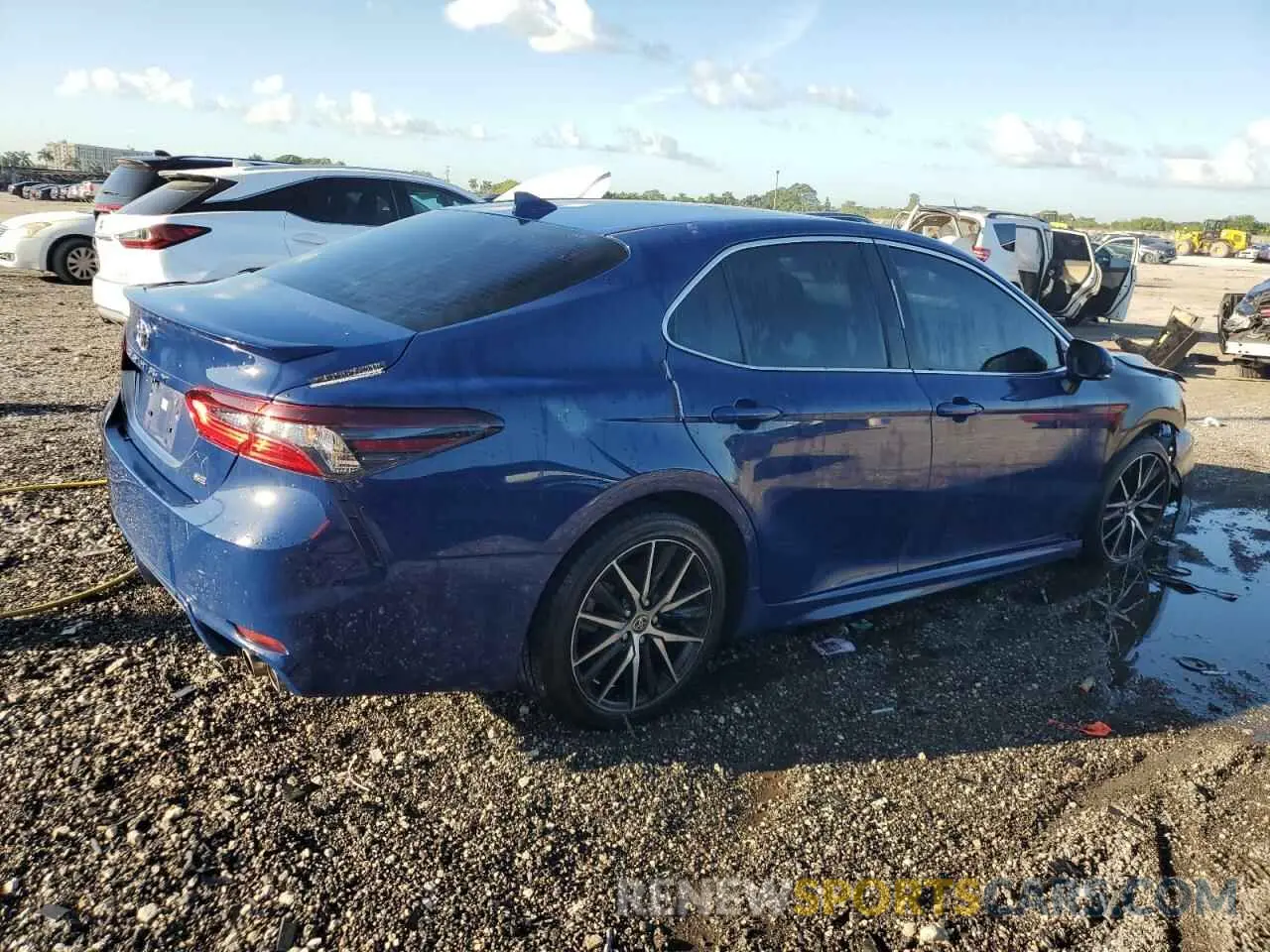 3 fotografías del automóvil dañado 4T1G11AK0RU209676 TOYOTA CAMRY 2024