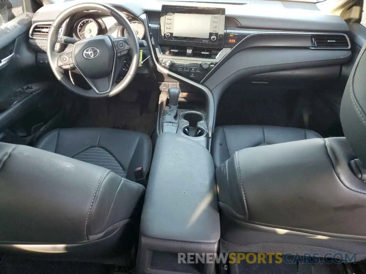 8 fotografías del automóvil dañado 4T1G11AK0RU209676 TOYOTA CAMRY 2024