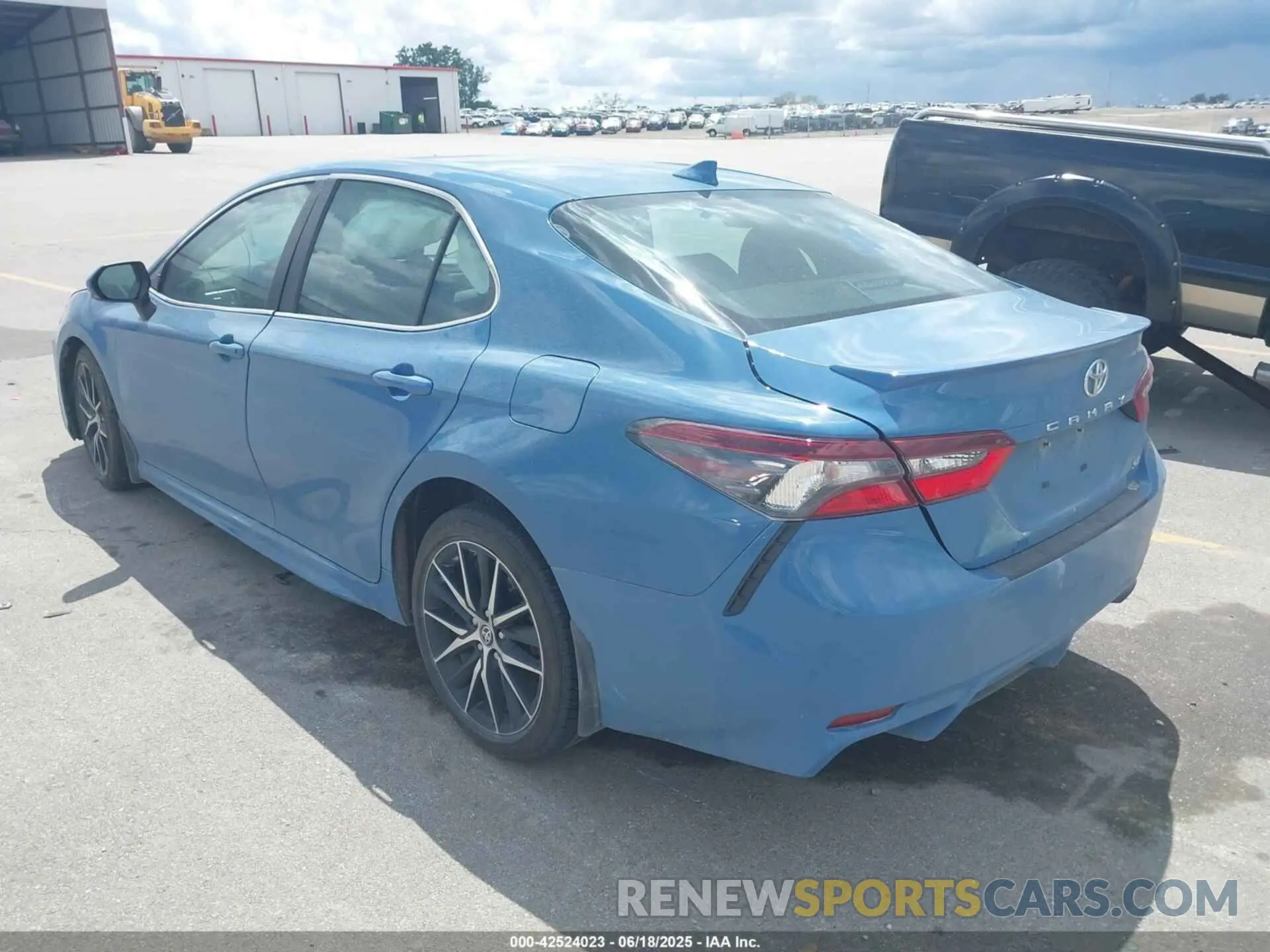 3 fotografías del automóvil dañado 4T1G11AK0RU209869 TOYOTA CAMRY 2024