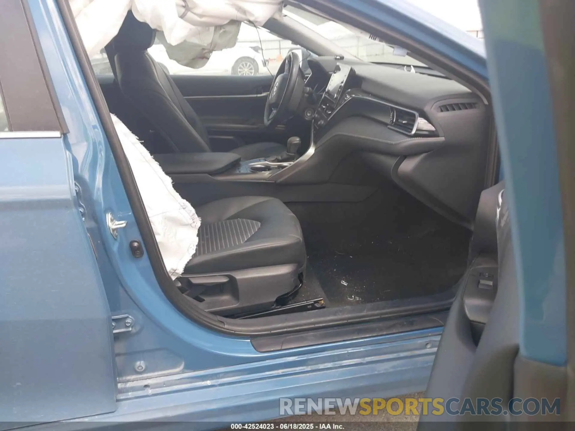 5 fotografías del automóvil dañado 4T1G11AK0RU209869 TOYOTA CAMRY 2024