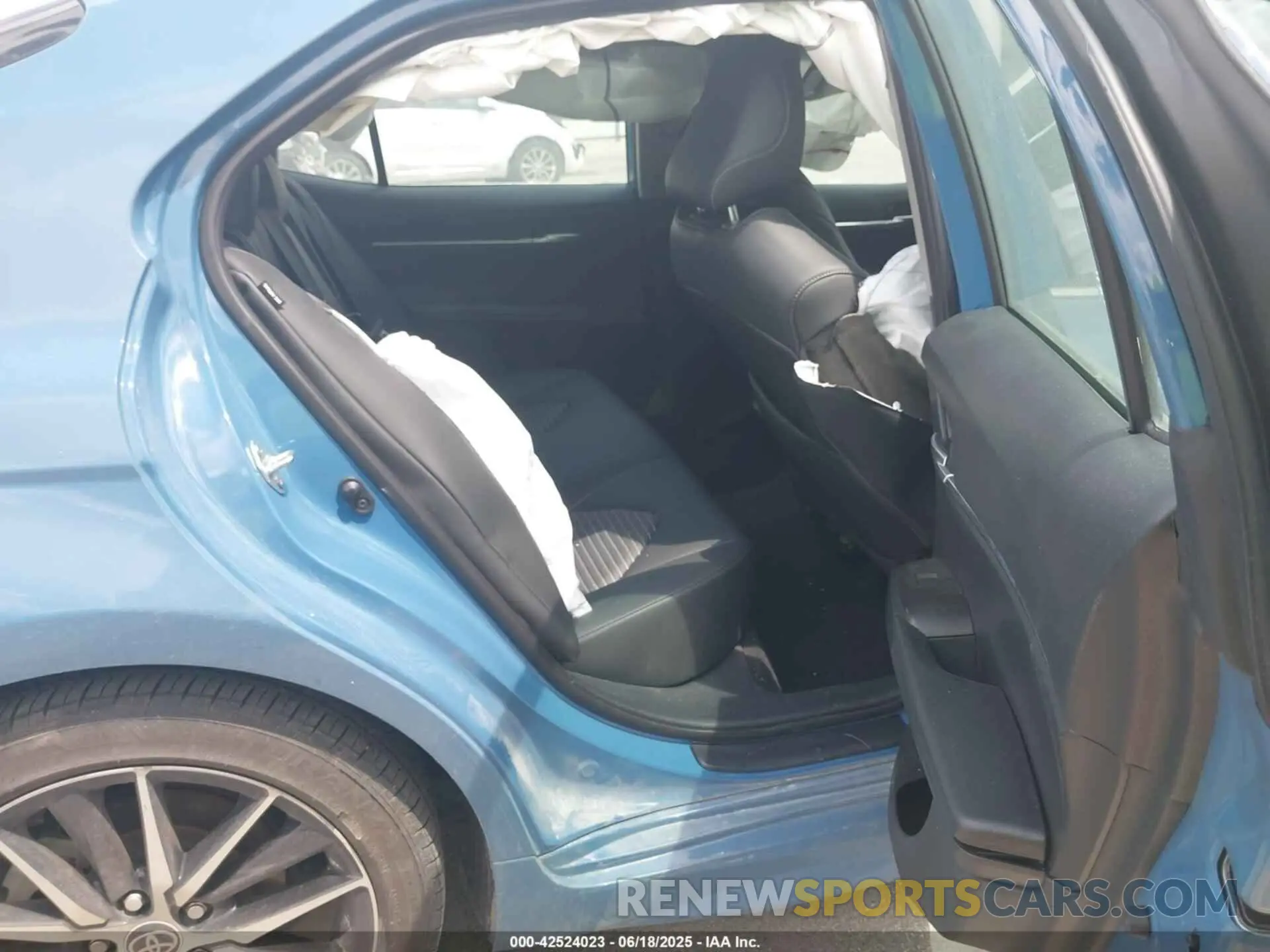 8 fotografías del automóvil dañado 4T1G11AK0RU209869 TOYOTA CAMRY 2024