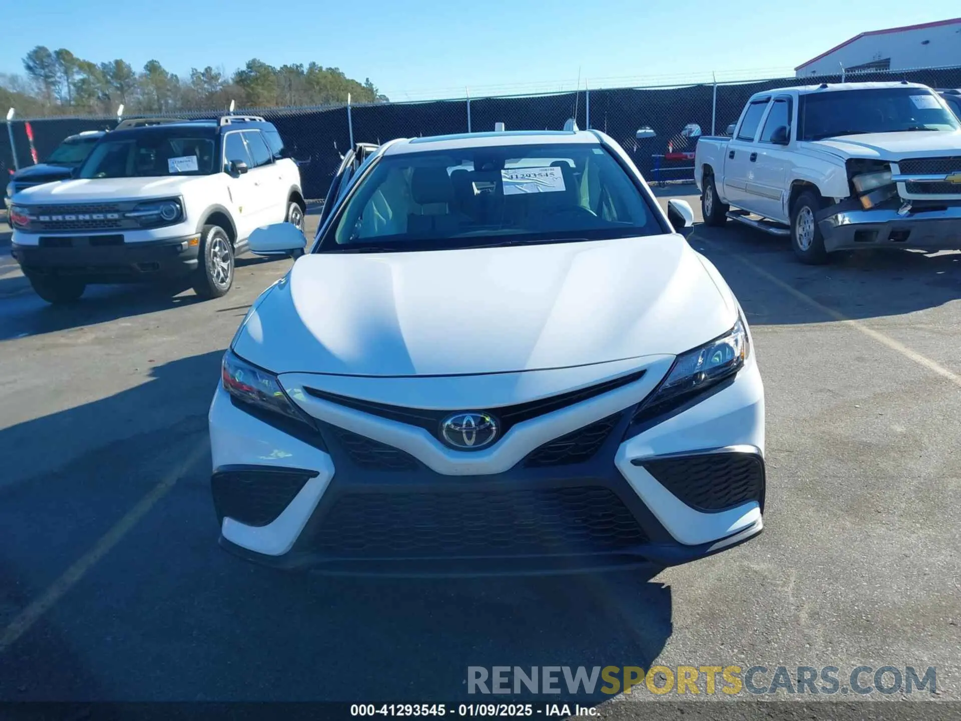 13 fotografías del automóvil dañado 4T1G11AK0RU228986 TOYOTA CAMRY 2024