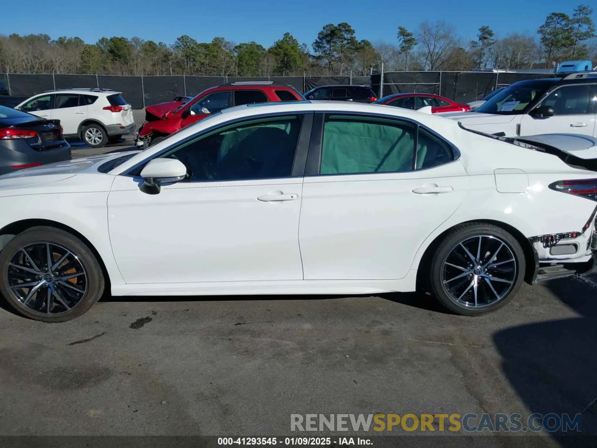 15 fotografías del automóvil dañado 4T1G11AK0RU228986 TOYOTA CAMRY 2024