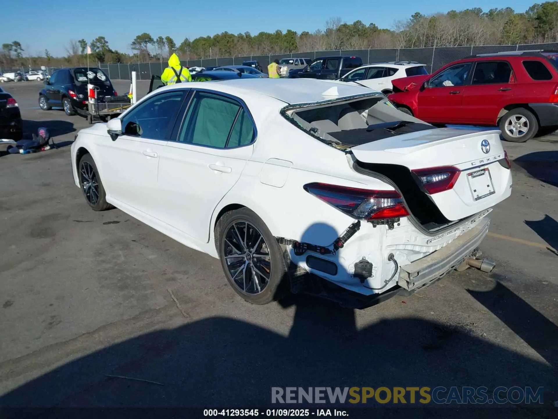 3 fotografías del automóvil dañado 4T1G11AK0RU228986 TOYOTA CAMRY 2024