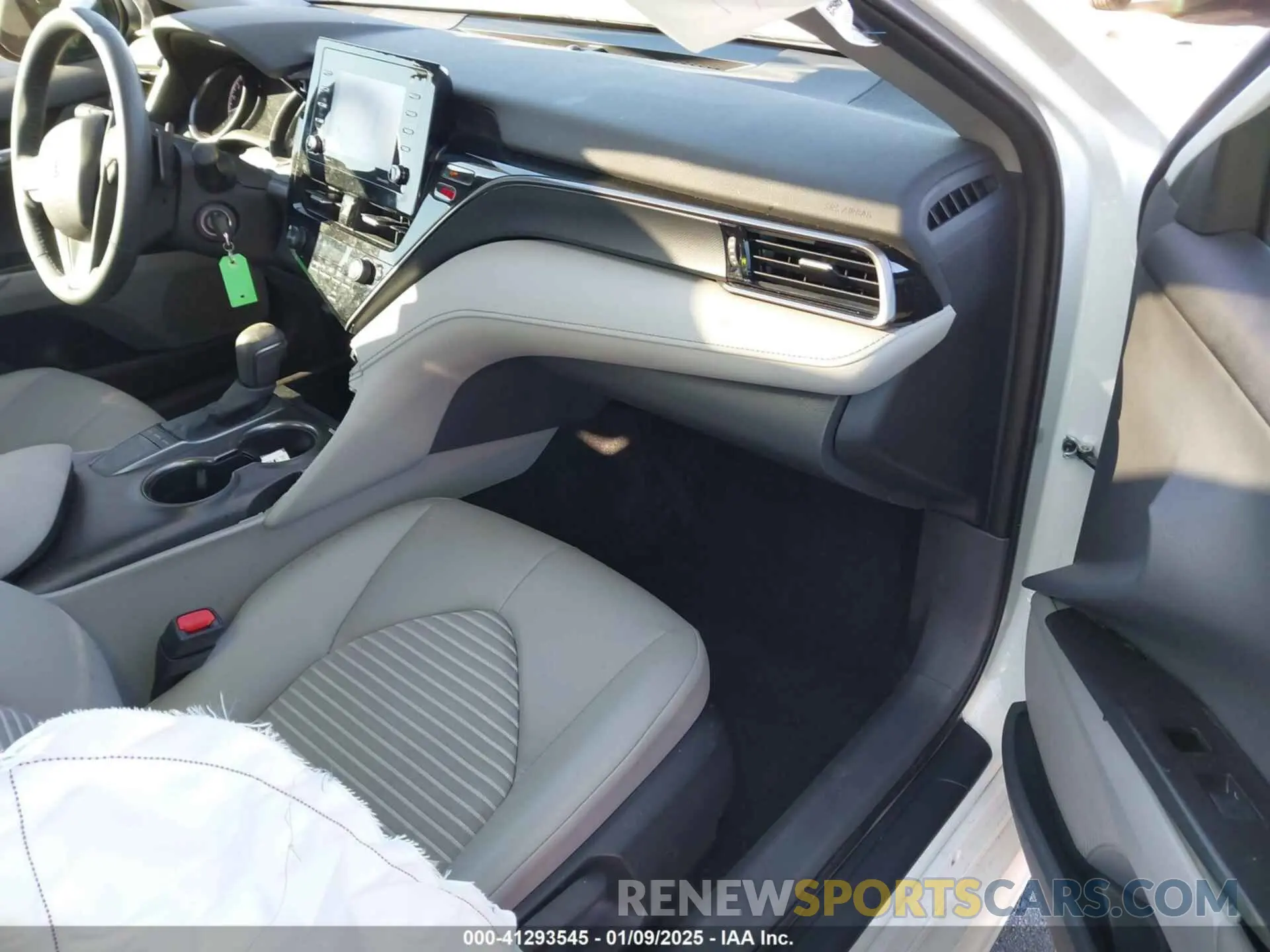 5 fotografías del automóvil dañado 4T1G11AK0RU228986 TOYOTA CAMRY 2024