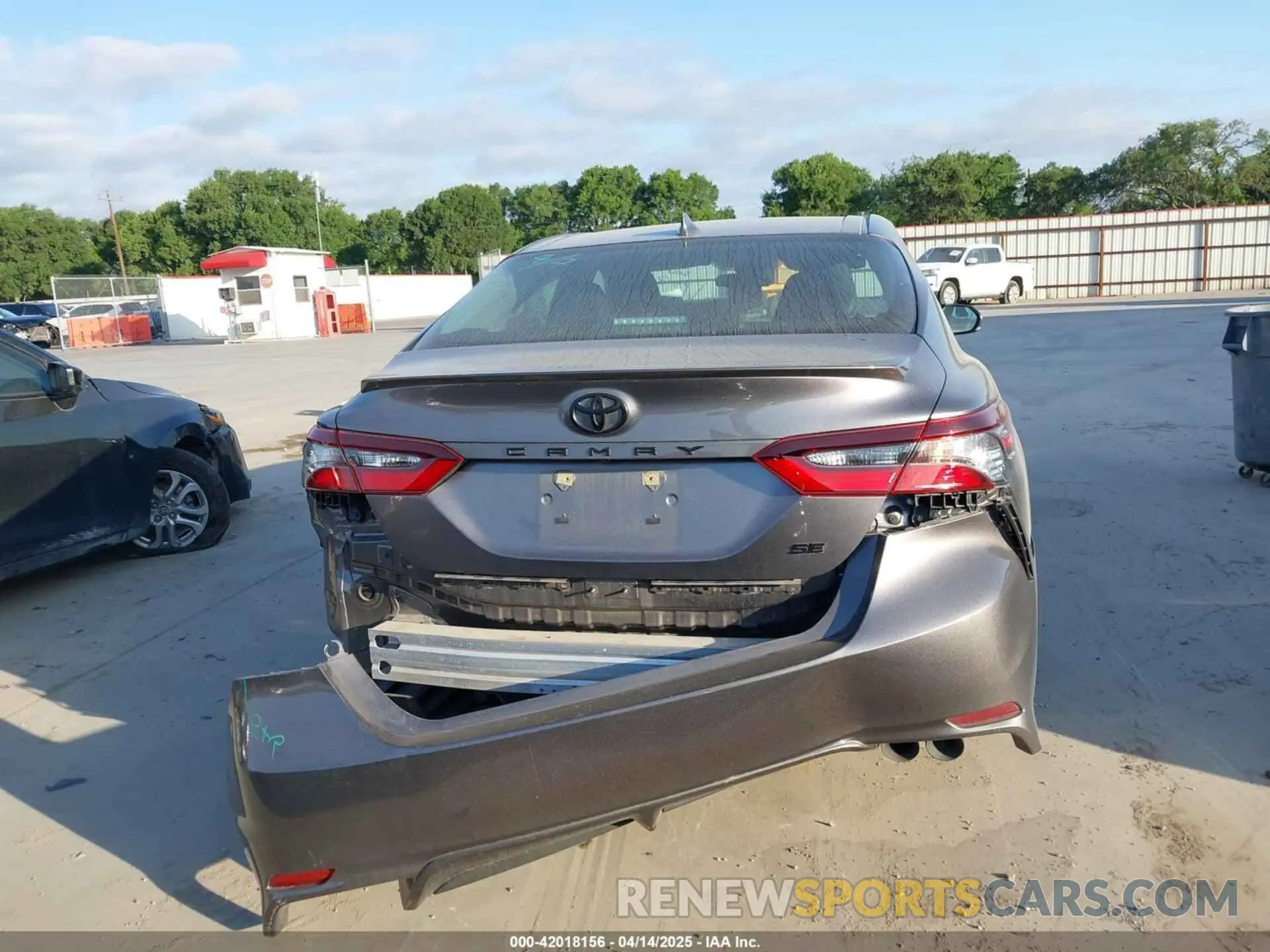17 fotografías del automóvil dañado 4T1G11AK0RU235047 TOYOTA CAMRY 2024