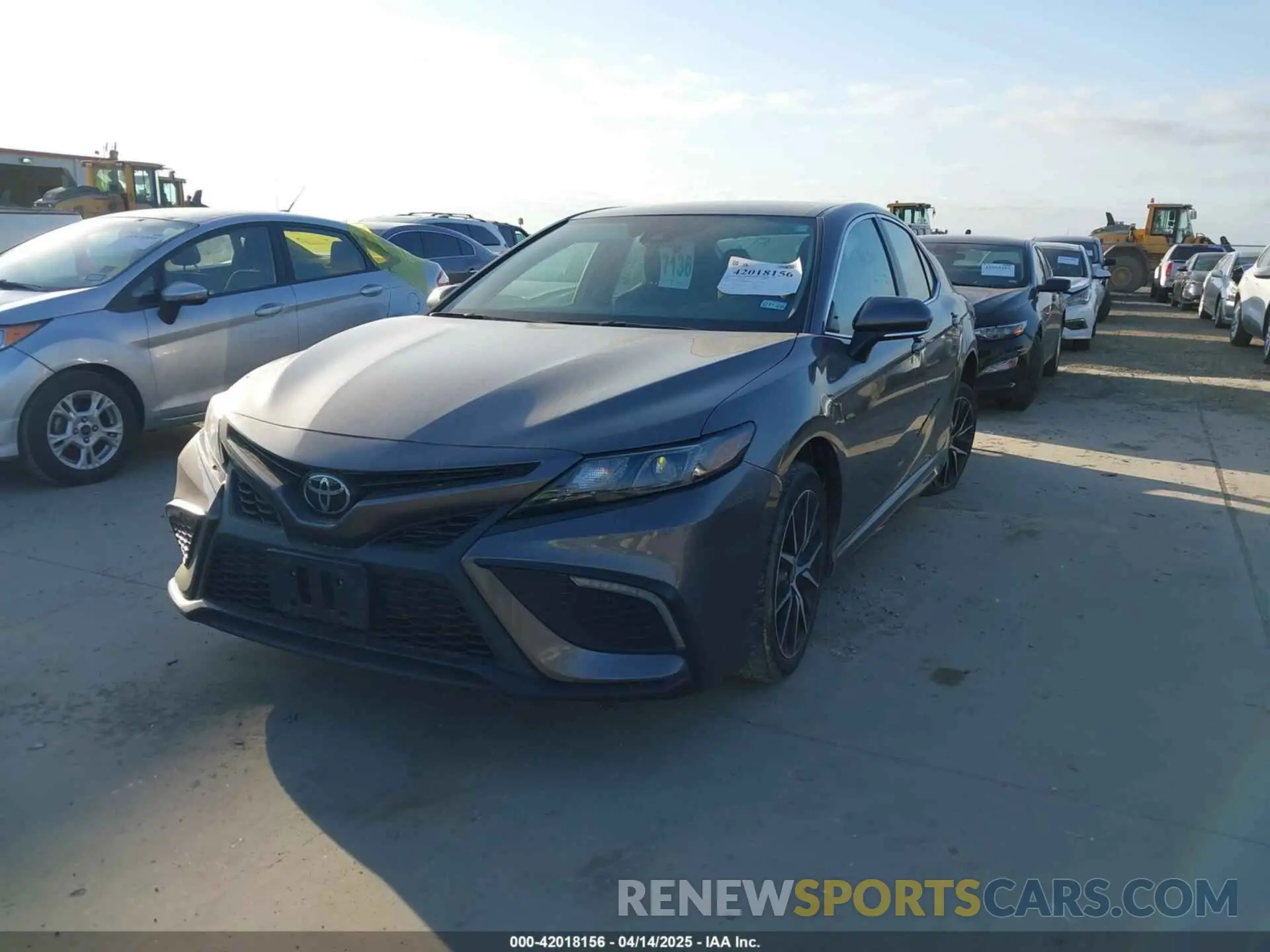 2 fotografías del automóvil dañado 4T1G11AK0RU235047 TOYOTA CAMRY 2024