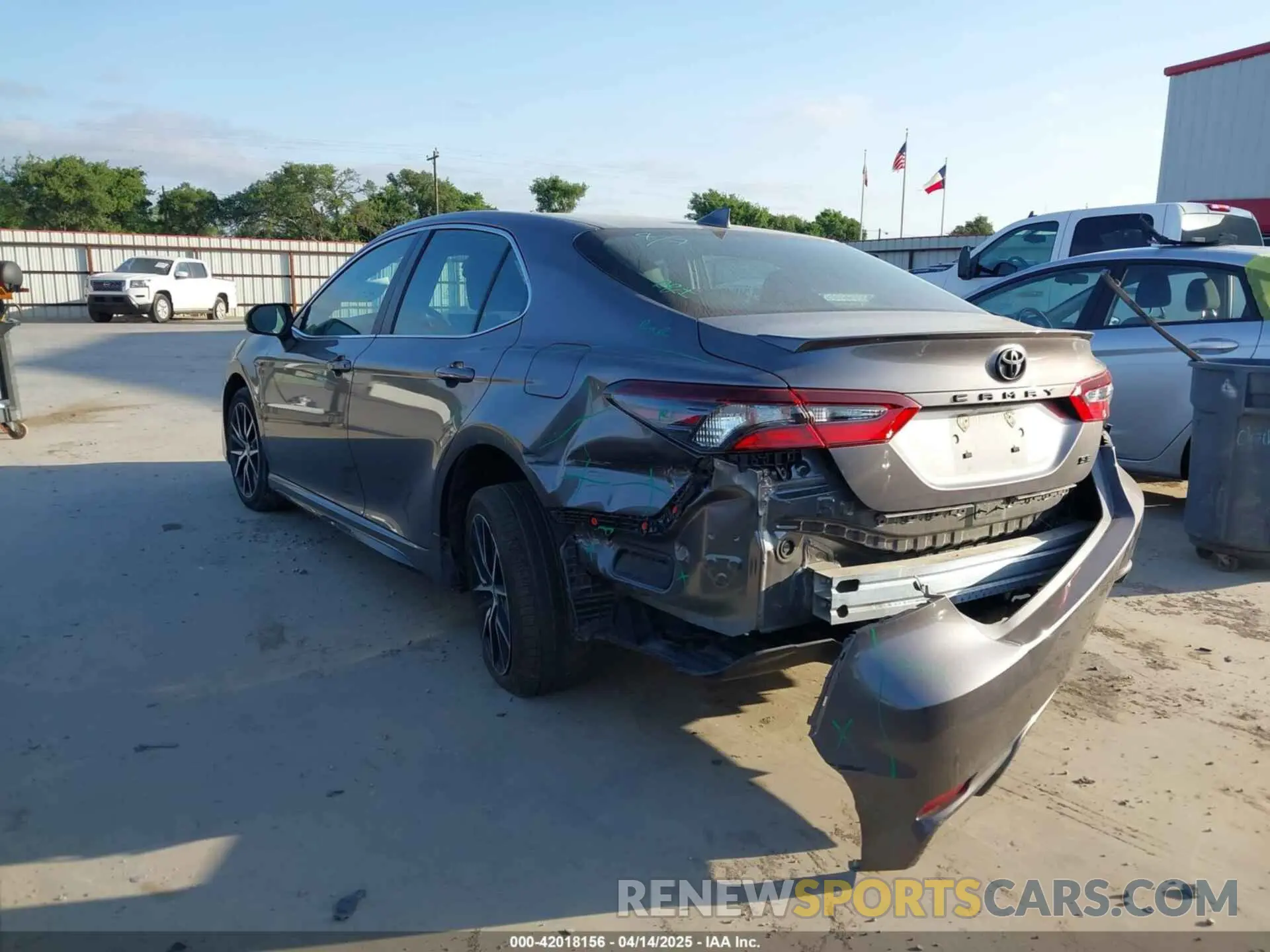 3 fotografías del automóvil dañado 4T1G11AK0RU235047 TOYOTA CAMRY 2024