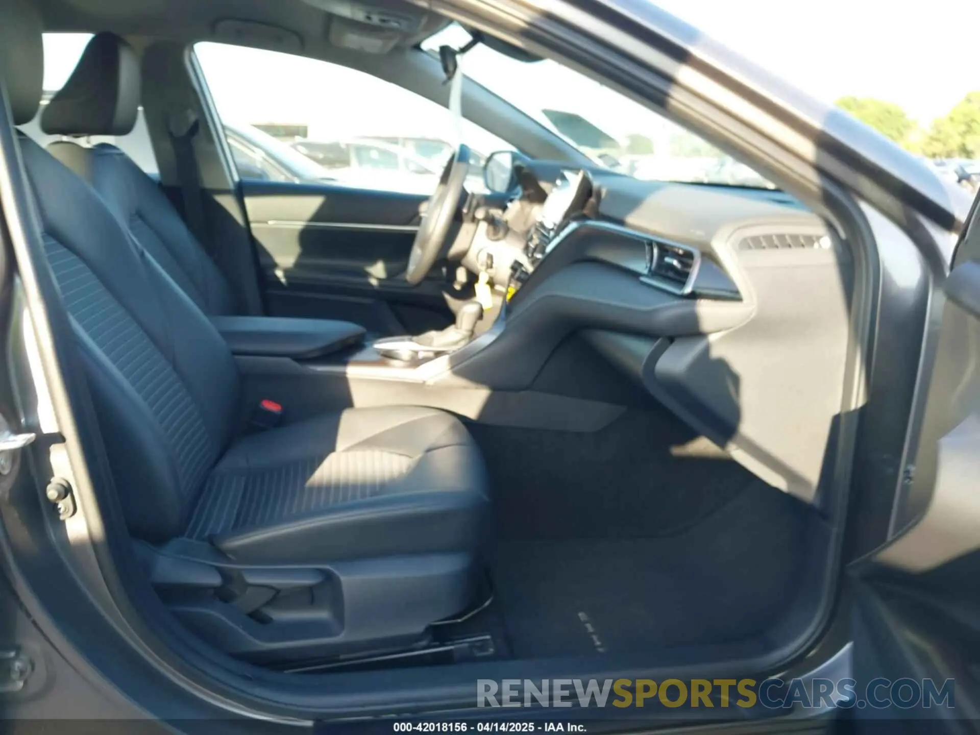 5 fotografías del automóvil dañado 4T1G11AK0RU235047 TOYOTA CAMRY 2024