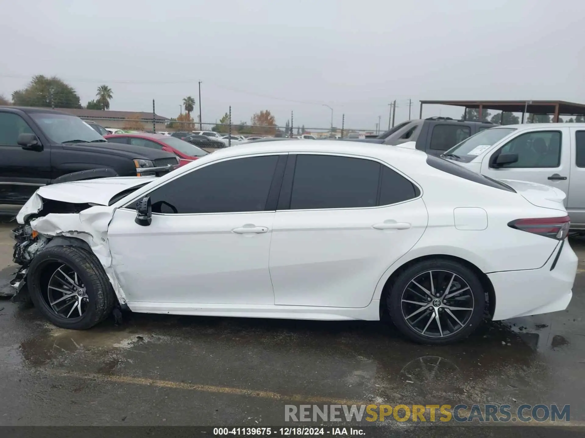 14 fotografías del automóvil dañado 4T1G11AK0RU239261 TOYOTA CAMRY 2024