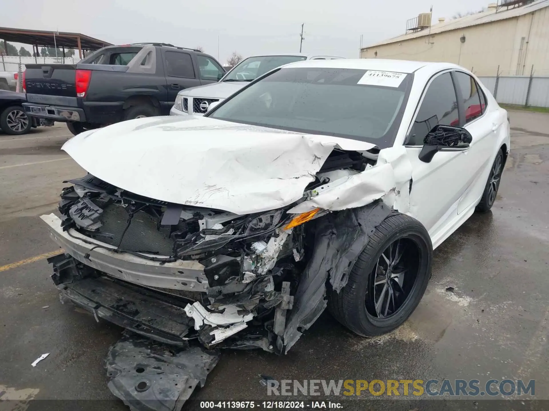 2 fotografías del automóvil dañado 4T1G11AK0RU239261 TOYOTA CAMRY 2024