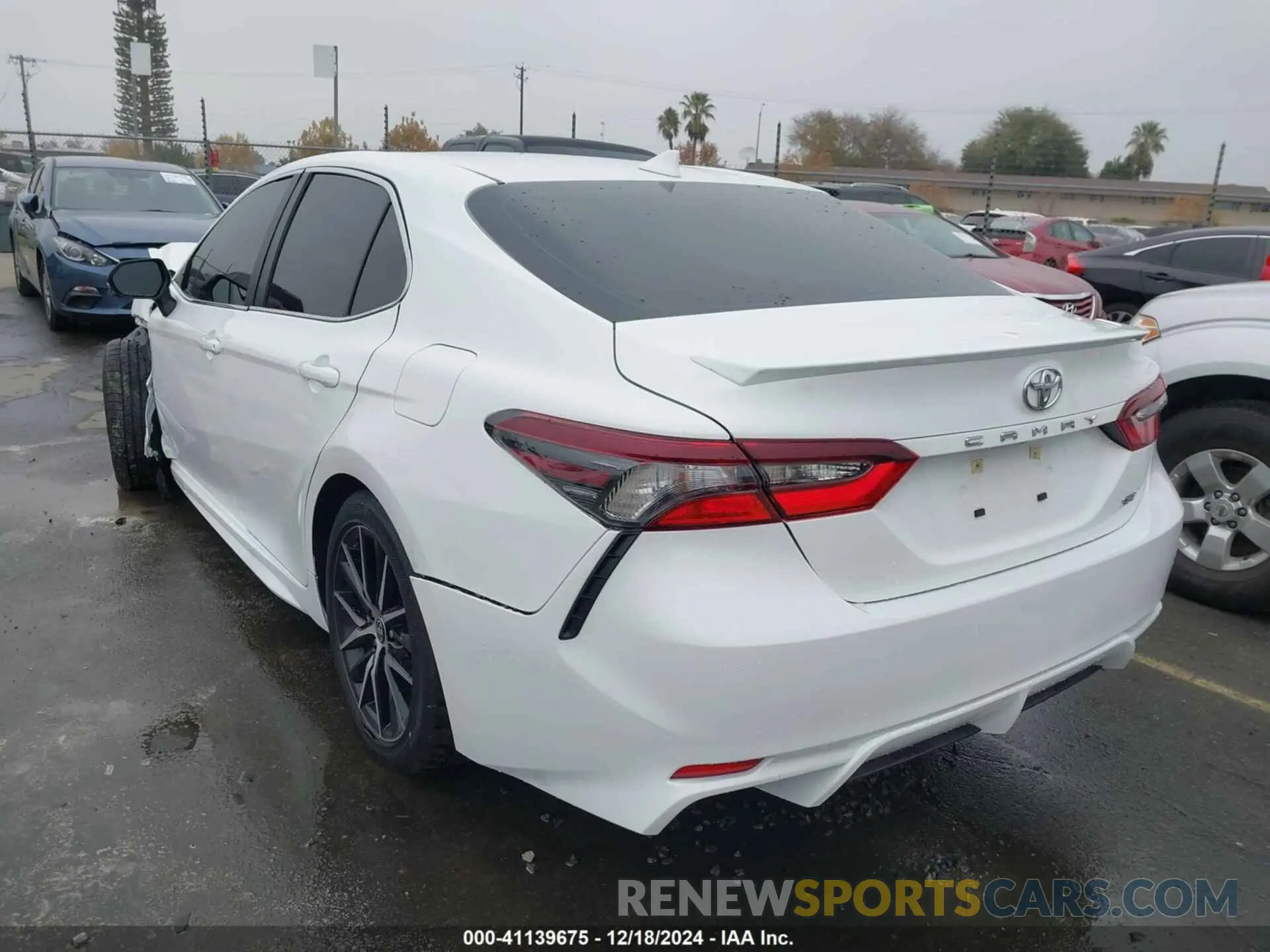3 fotografías del automóvil dañado 4T1G11AK0RU239261 TOYOTA CAMRY 2024