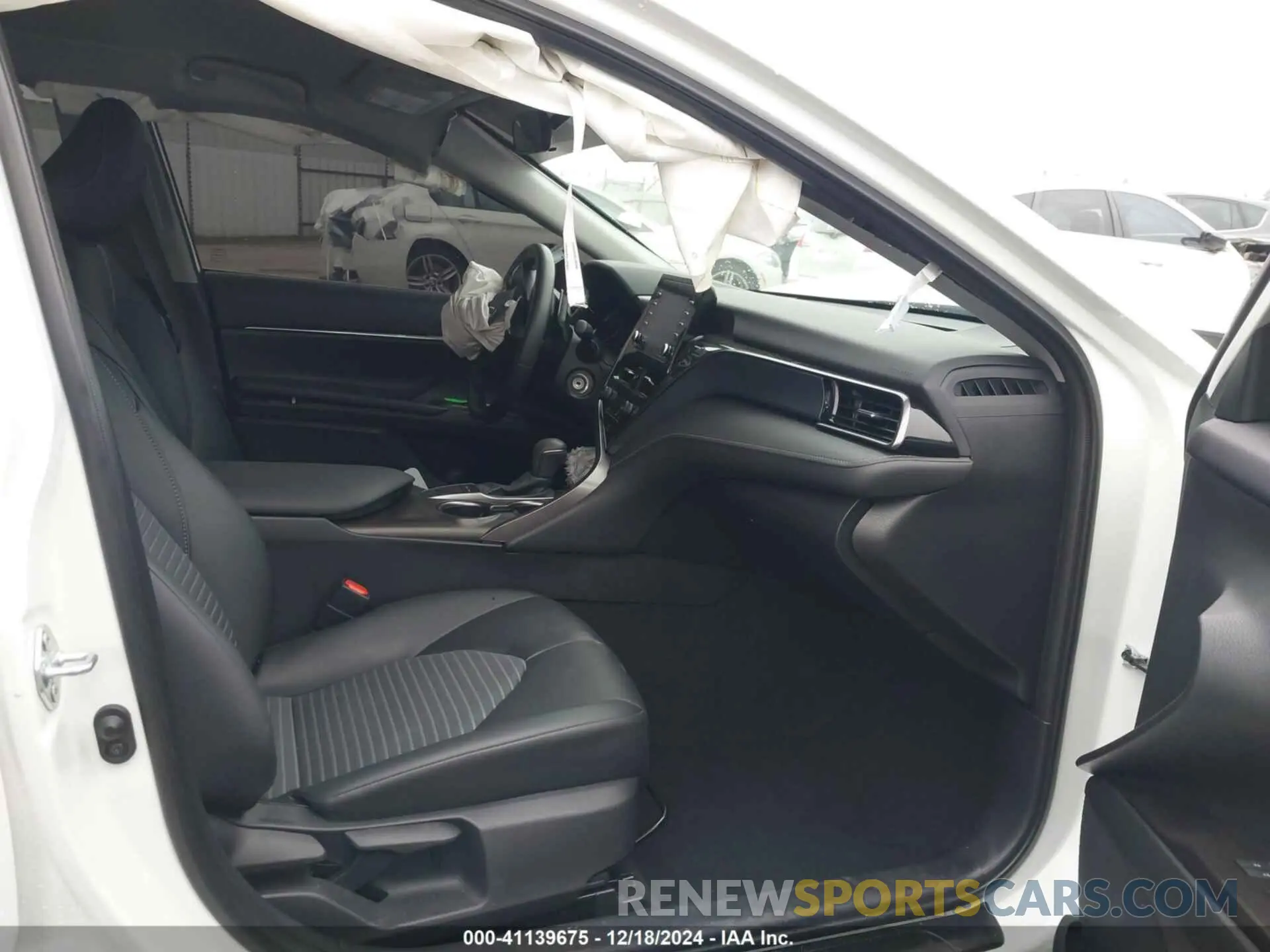 5 fotografías del automóvil dañado 4T1G11AK0RU239261 TOYOTA CAMRY 2024