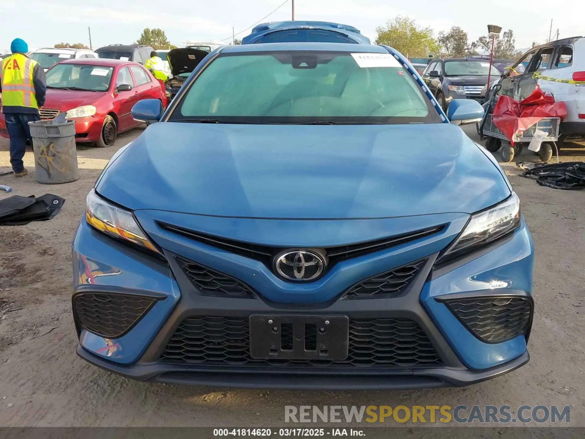13 fotografías del automóvil dañado 4T1G11AK0RU246369 TOYOTA CAMRY 2024