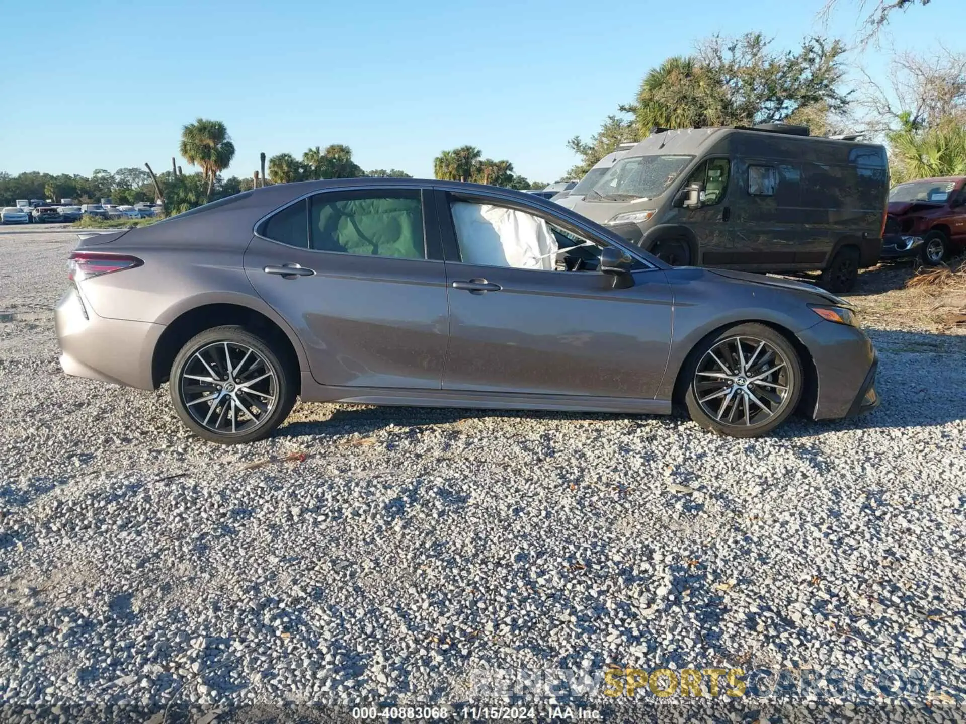 14 fotografías del automóvil dañado 4T1G11AK0RU247246 TOYOTA CAMRY 2024