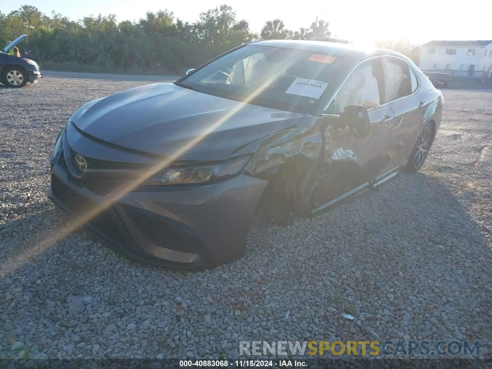 2 fotografías del automóvil dañado 4T1G11AK0RU247246 TOYOTA CAMRY 2024