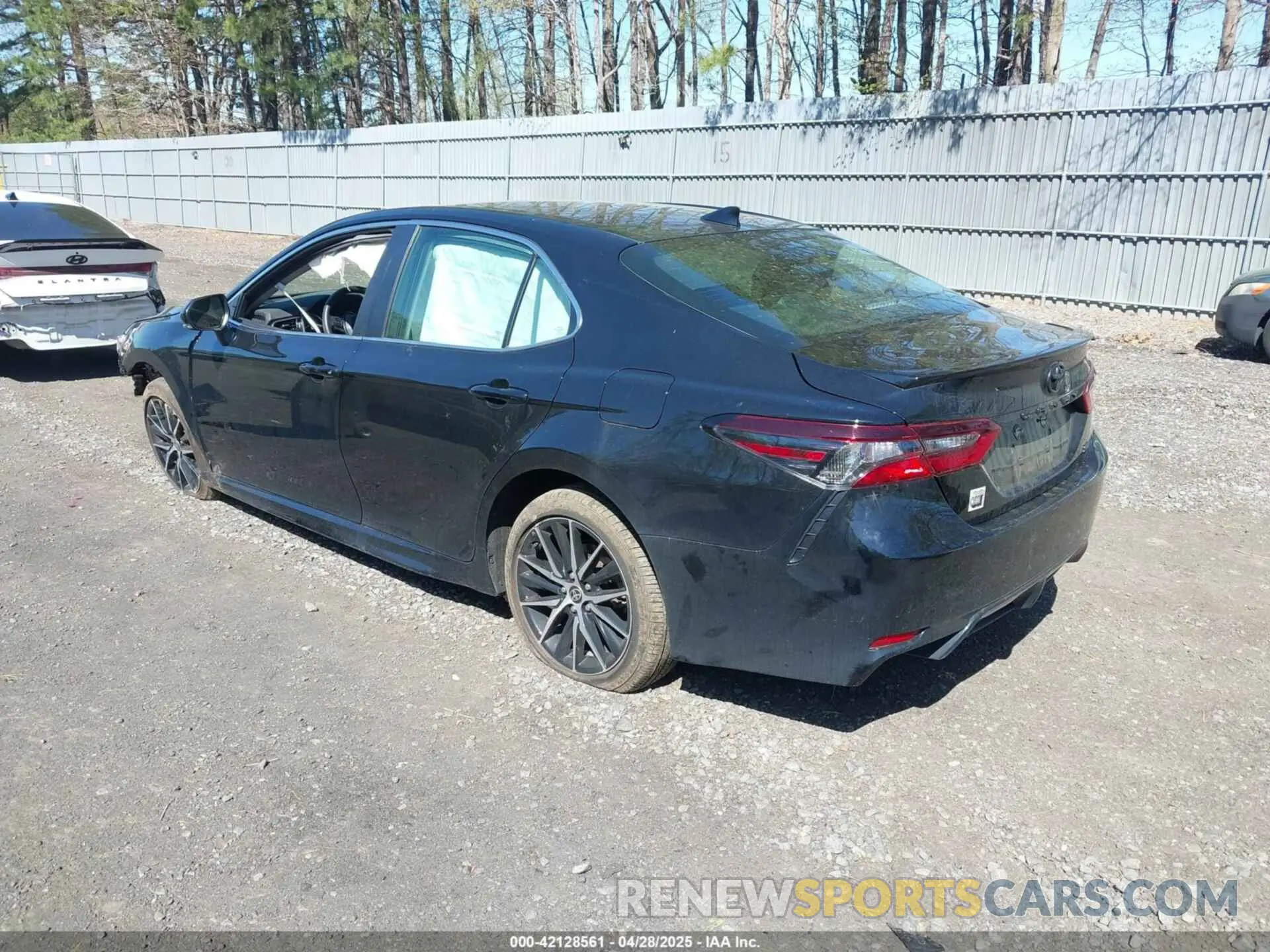 3 fotografías del automóvil dañado 4T1G11AK0RU264399 TOYOTA CAMRY 2024