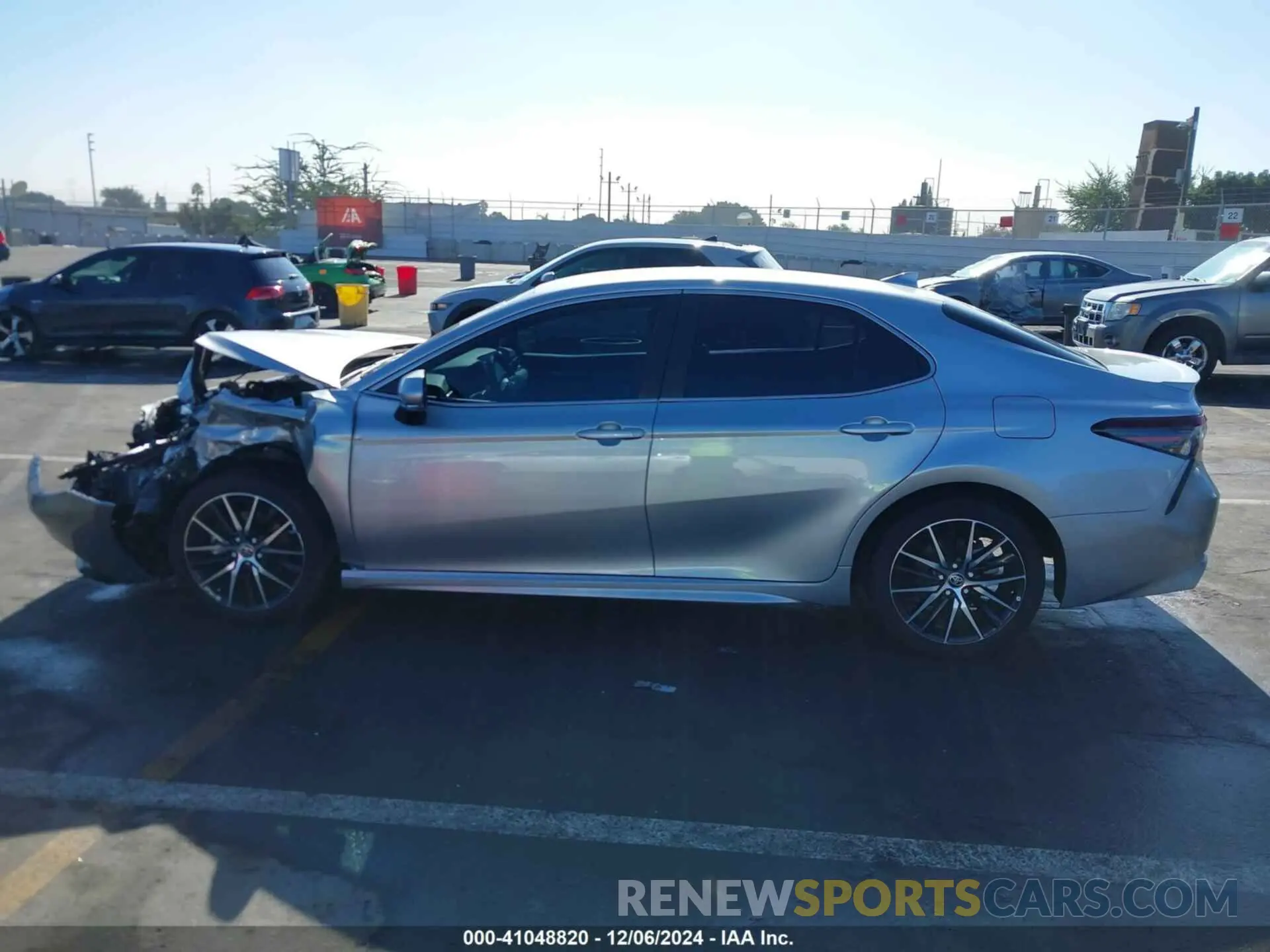 15 fotografías del automóvil dañado 4T1G11AK0RU844185 TOYOTA CAMRY 2024