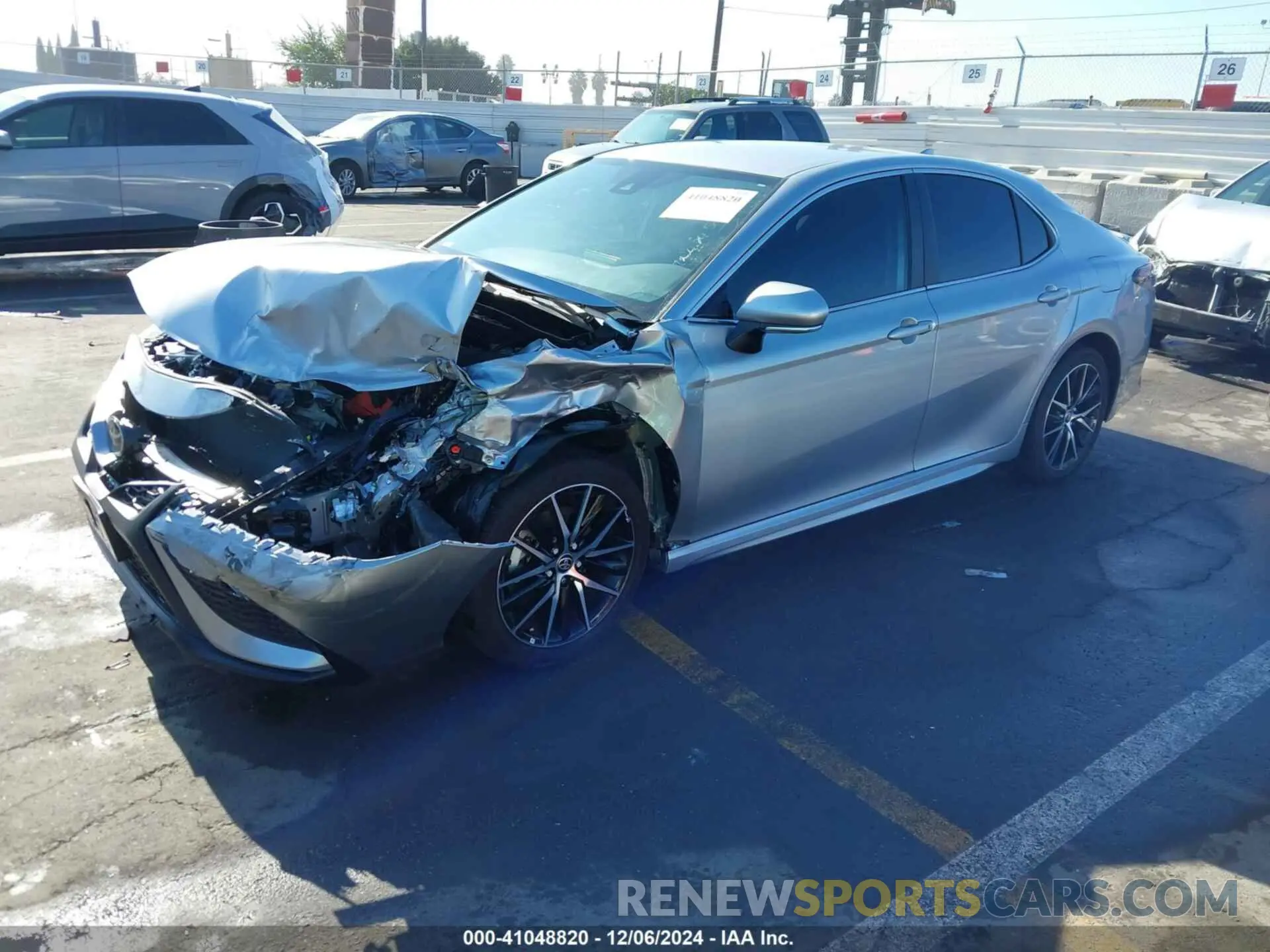 2 fotografías del automóvil dañado 4T1G11AK0RU844185 TOYOTA CAMRY 2024