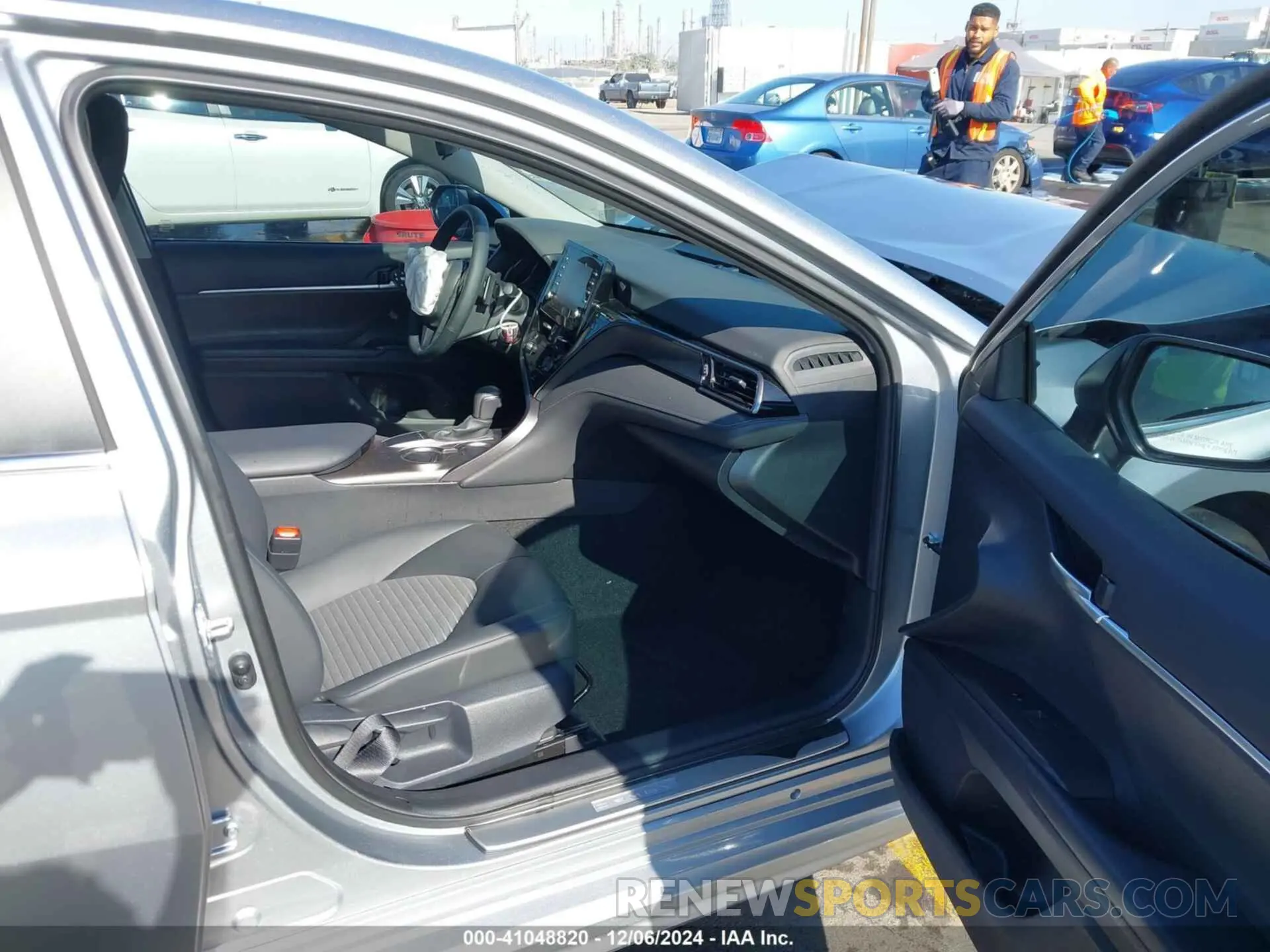 5 fotografías del automóvil dañado 4T1G11AK0RU844185 TOYOTA CAMRY 2024
