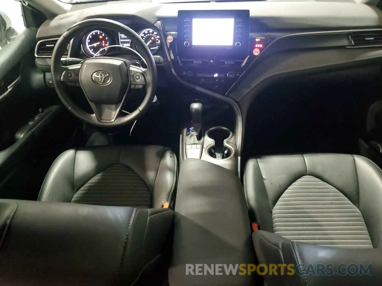 8 fotografías del automóvil dañado 4T1G11AK0RU844963 TOYOTA CAMRY 2024