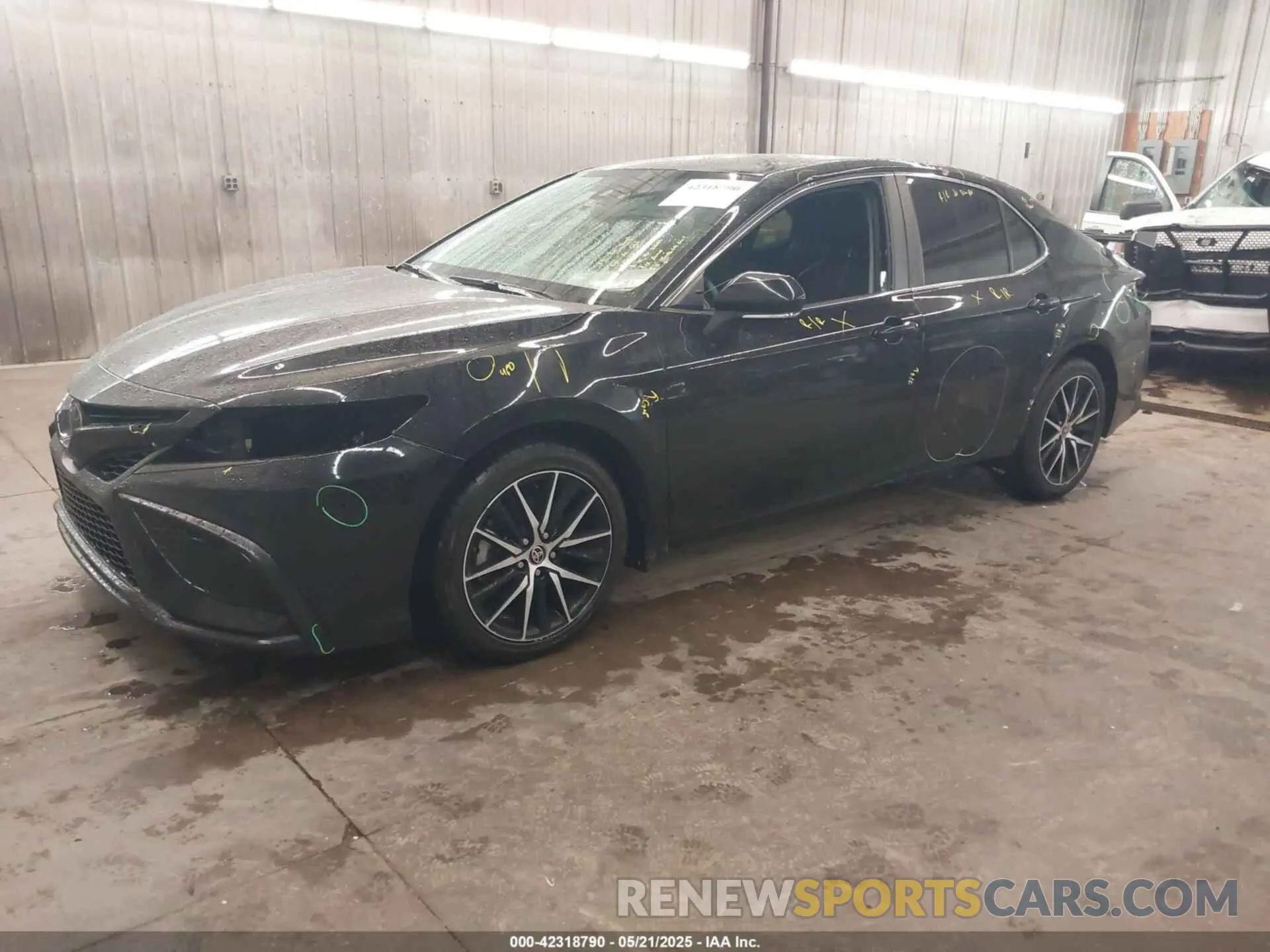 2 fotografías del automóvil dañado 4T1G11AK0RU852478 TOYOTA CAMRY 2024