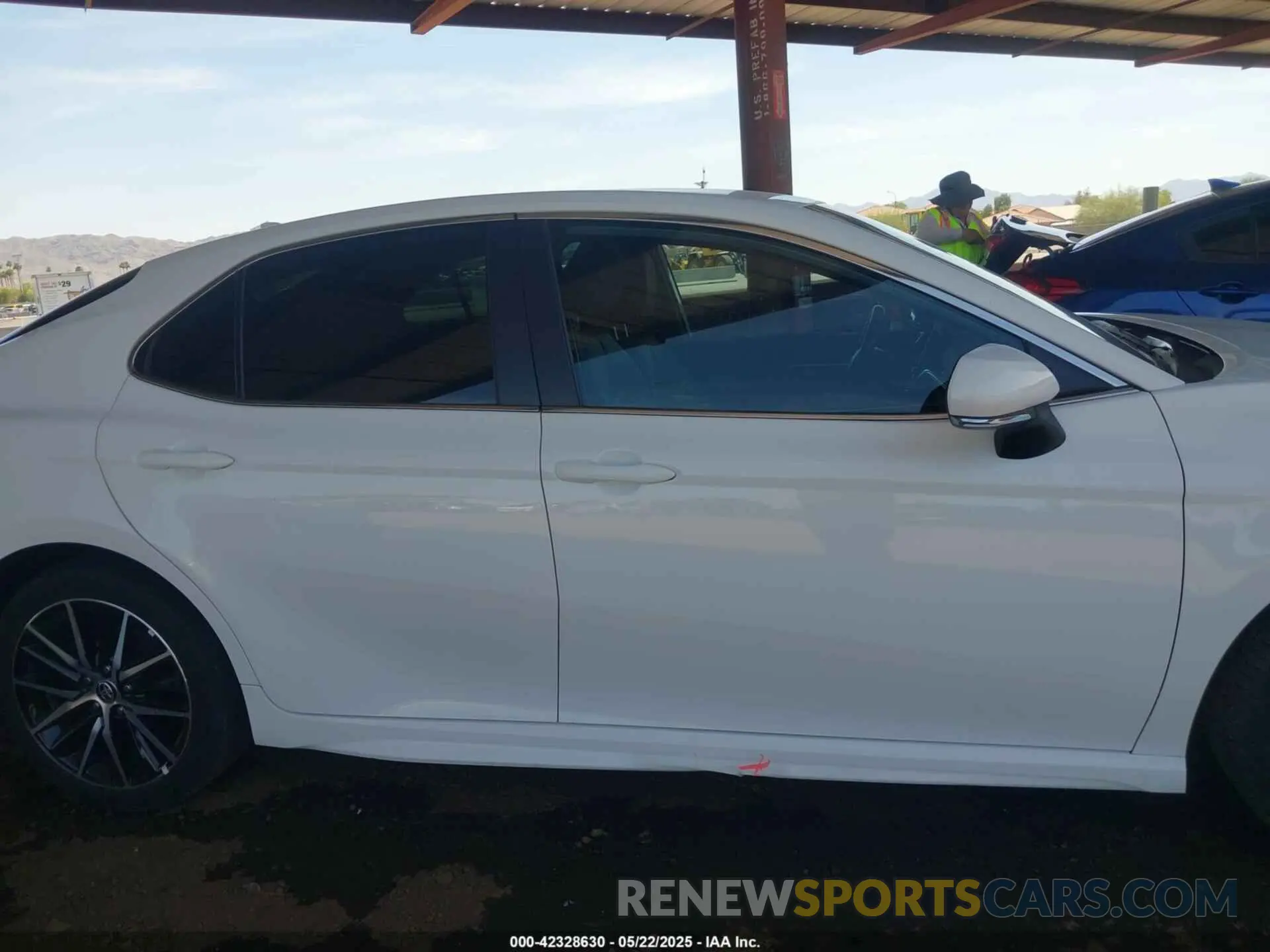 14 fotografías del automóvil dañado 4T1G11AK0RU861603 TOYOTA CAMRY 2024