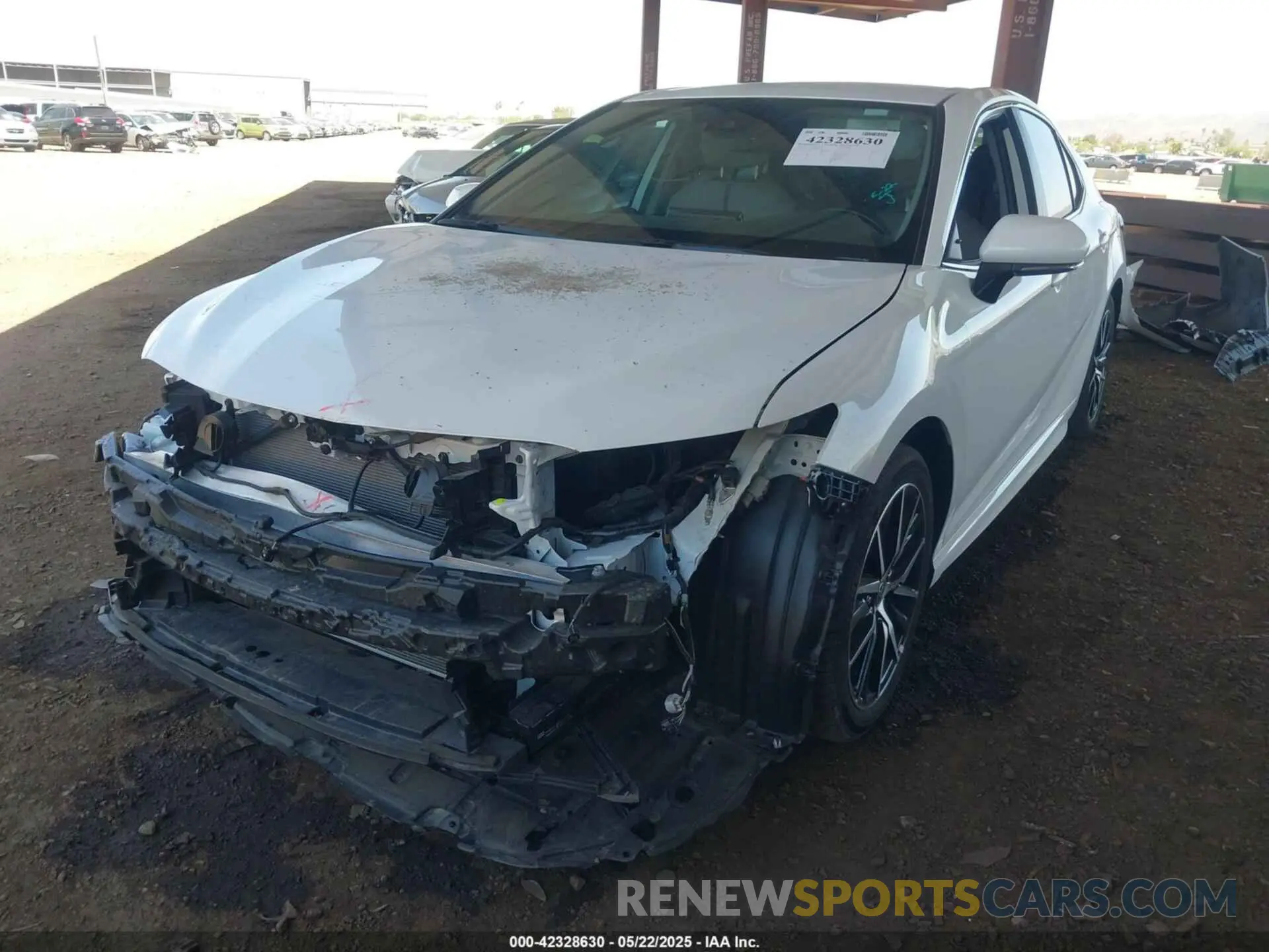 2 fotografías del automóvil dañado 4T1G11AK0RU861603 TOYOTA CAMRY 2024