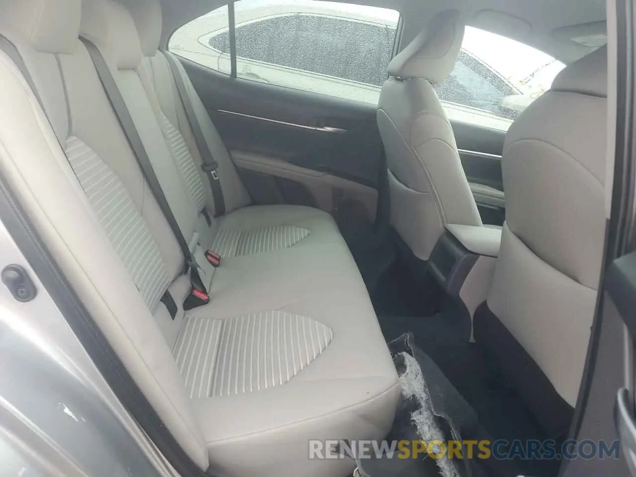 10 fotografías del automóvil dañado 4T1G11AK0RU880894 TOYOTA CAMRY 2024
