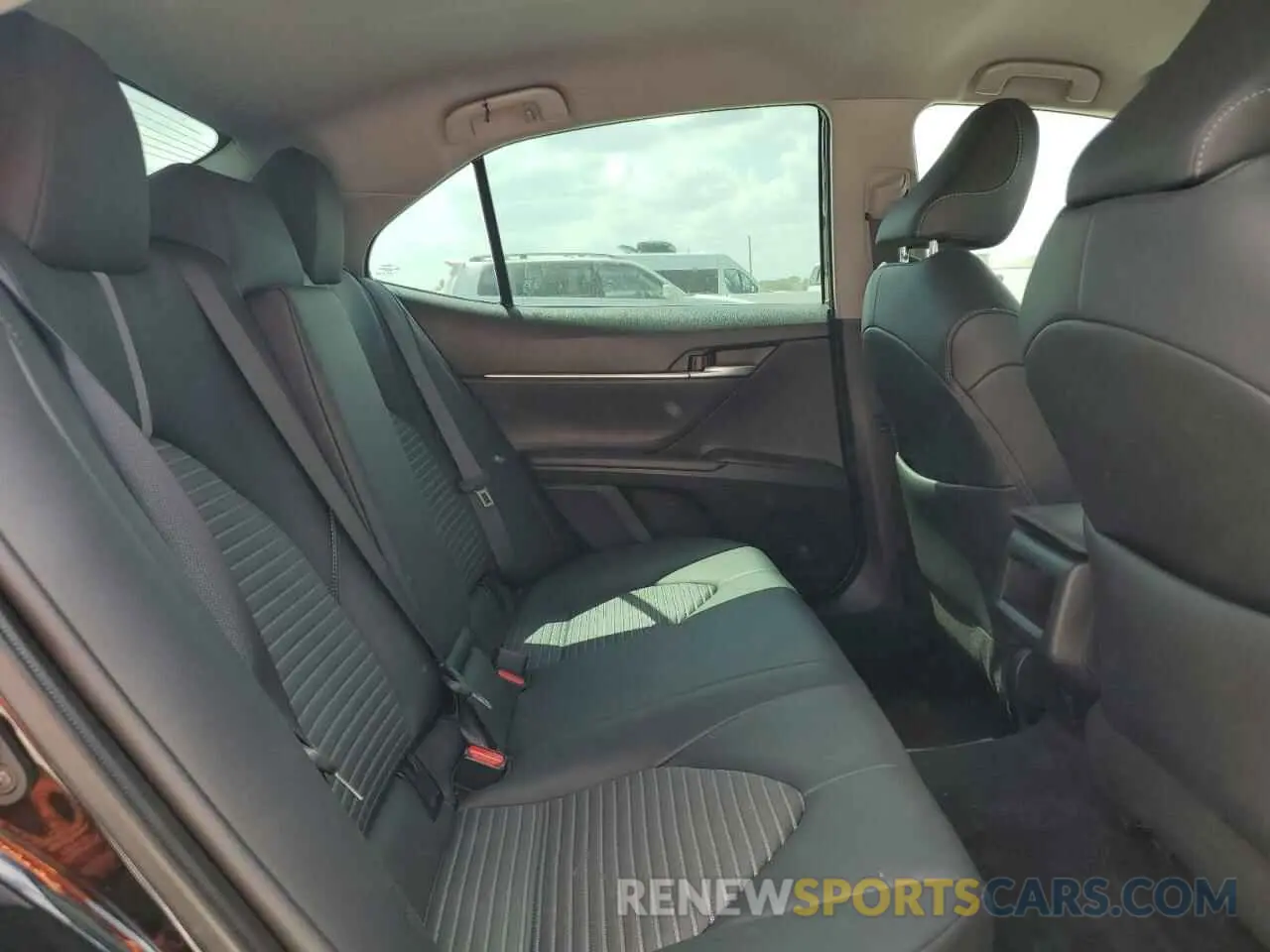 10 fotografías del automóvil dañado 4T1G11AK0RU886288 TOYOTA CAMRY 2024