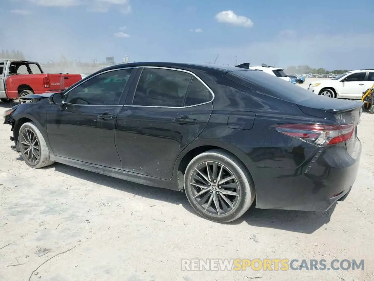 2 fotografías del automóvil dañado 4T1G11AK0RU886288 TOYOTA CAMRY 2024