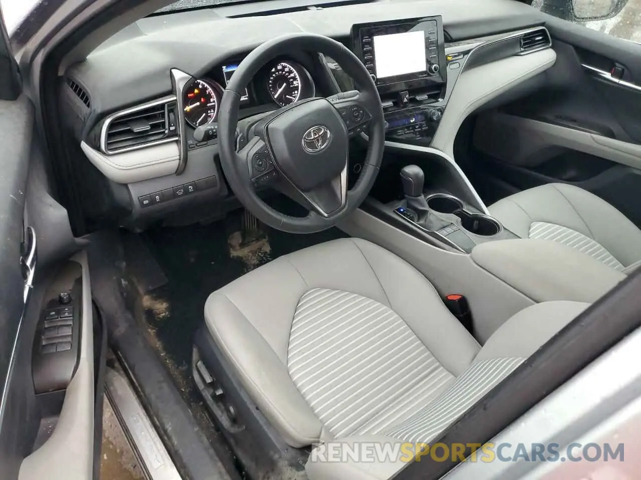 8 fotografías del automóvil dañado 4T1G11AK0RU892754 TOYOTA CAMRY 2024