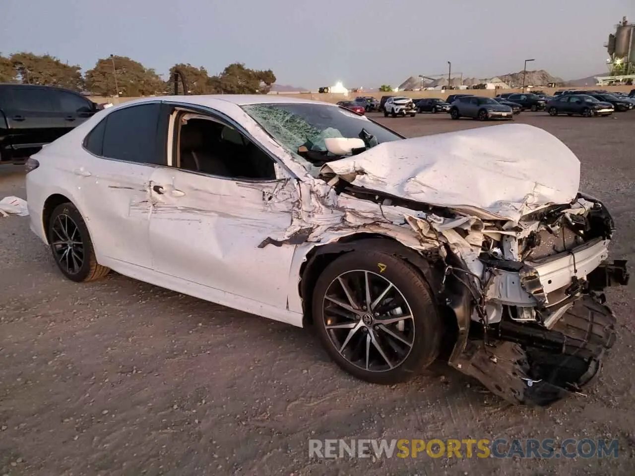 4 fotografías del automóvil dañado 4T1G11AK0RU919368 TOYOTA CAMRY 2024