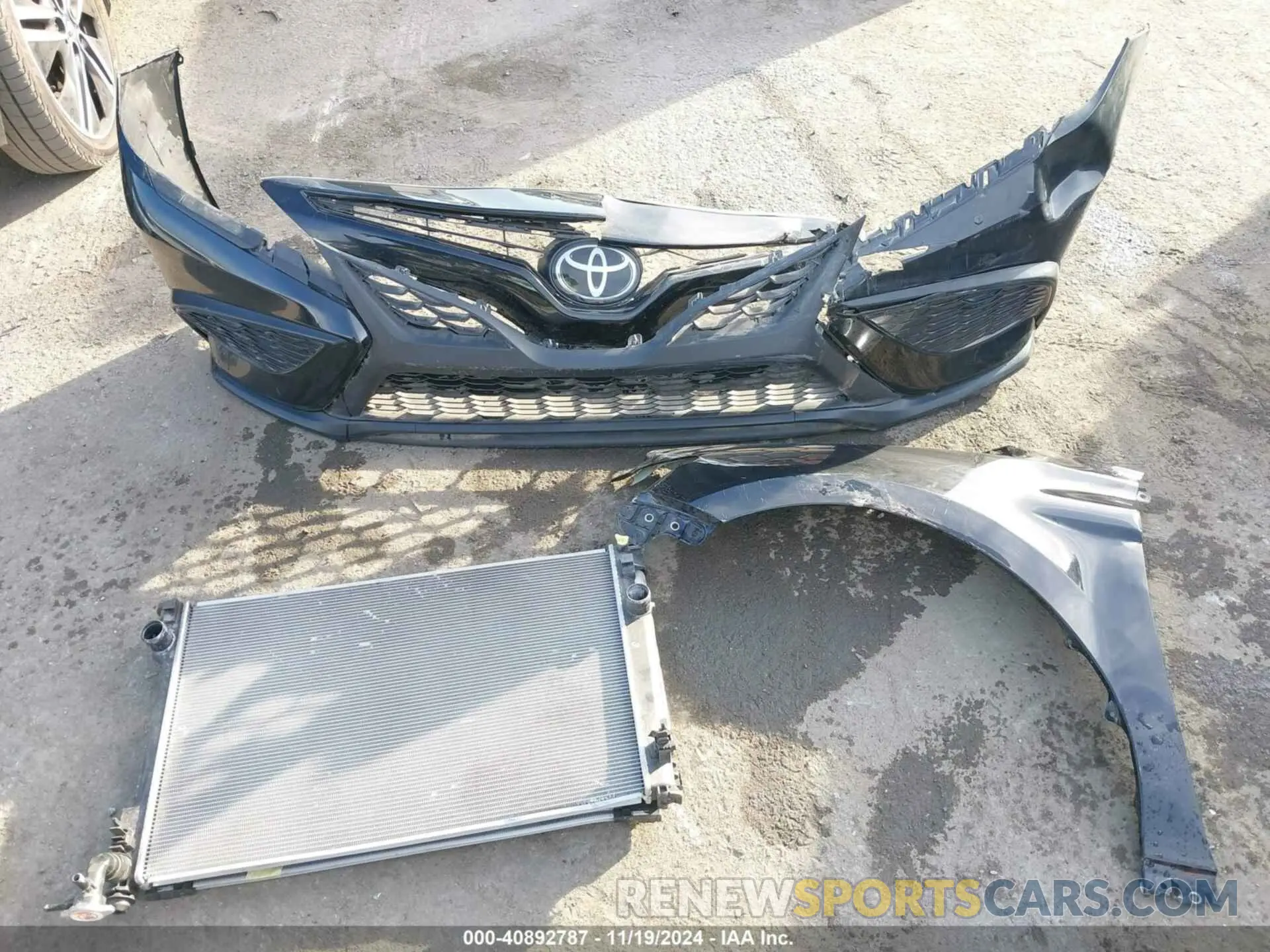 12 fotografías del automóvil dañado 4T1G11AK1RU189261 TOYOTA CAMRY 2024