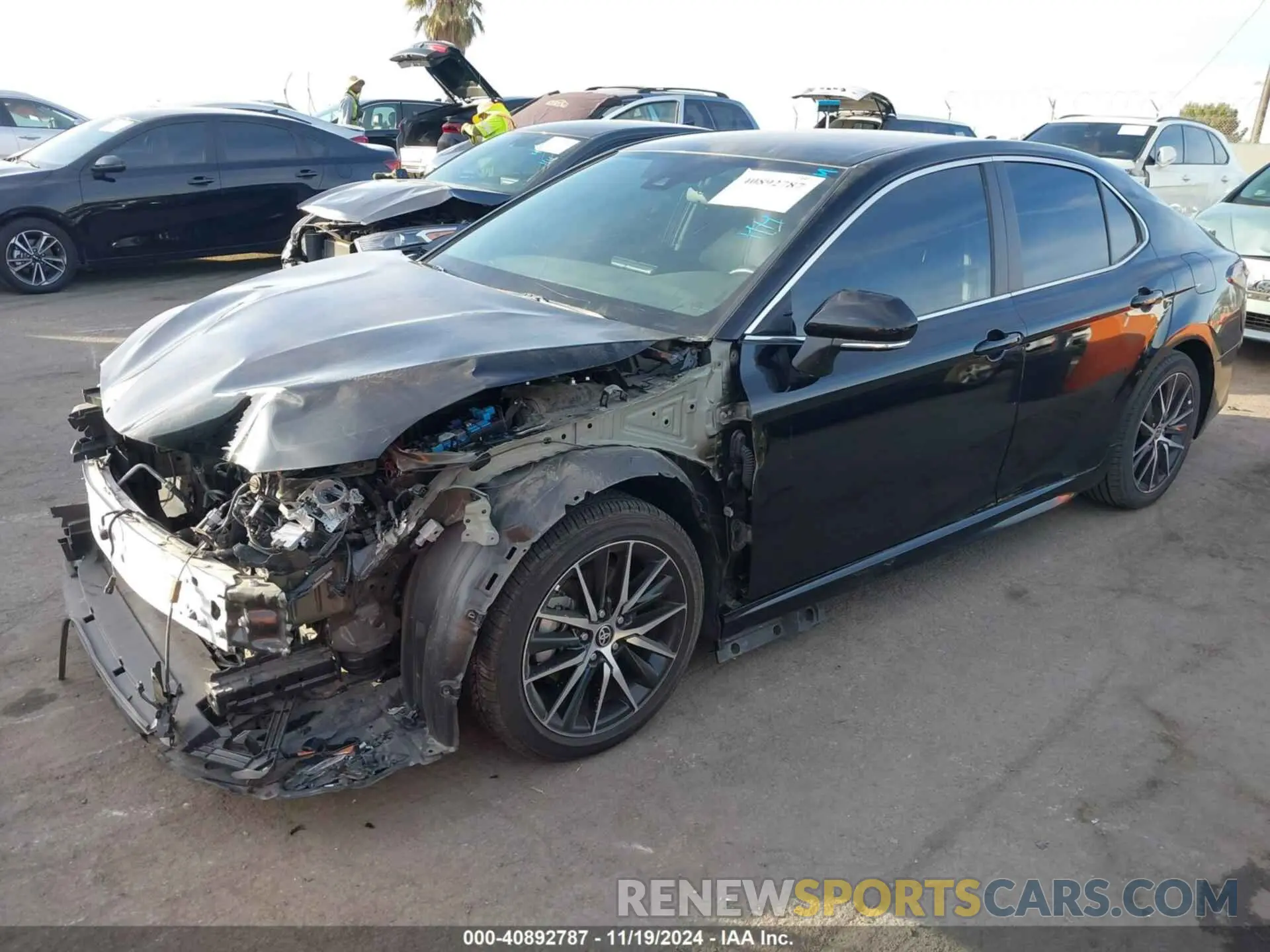 2 fotografías del automóvil dañado 4T1G11AK1RU189261 TOYOTA CAMRY 2024