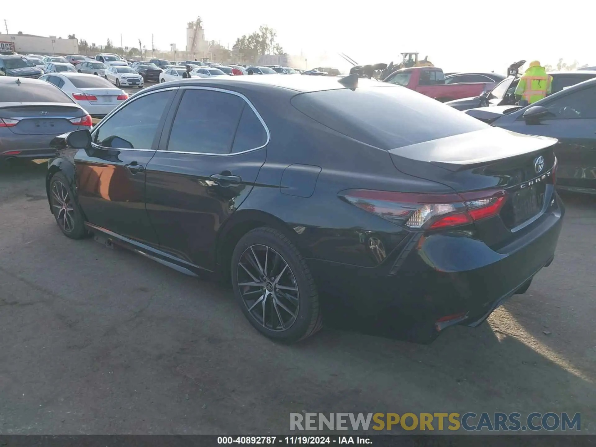 3 fotografías del automóvil dañado 4T1G11AK1RU189261 TOYOTA CAMRY 2024