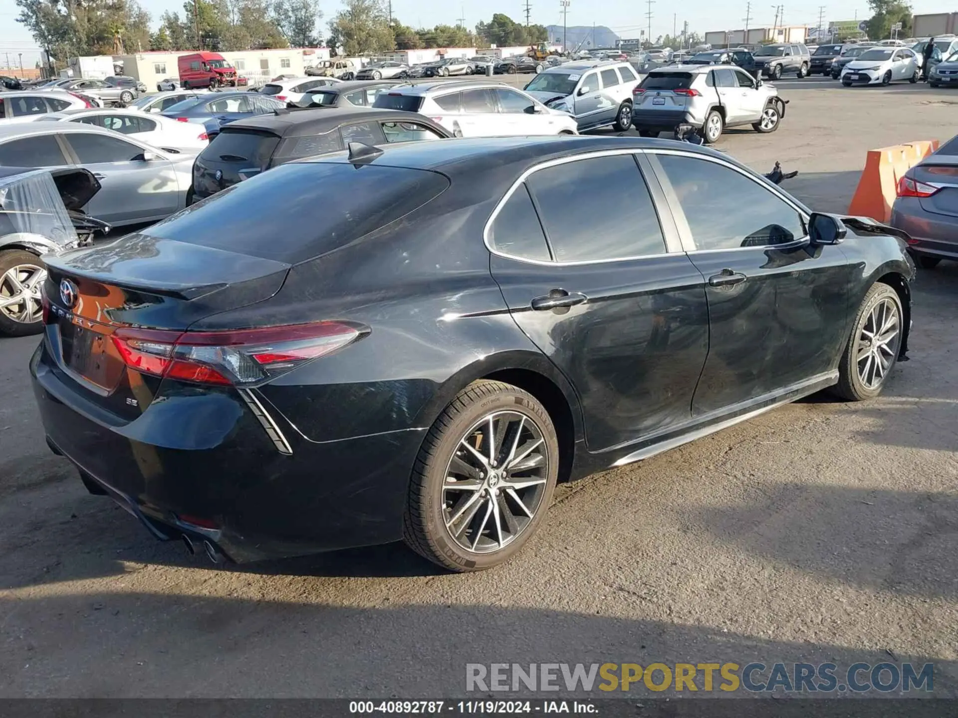 4 fotografías del automóvil dañado 4T1G11AK1RU189261 TOYOTA CAMRY 2024