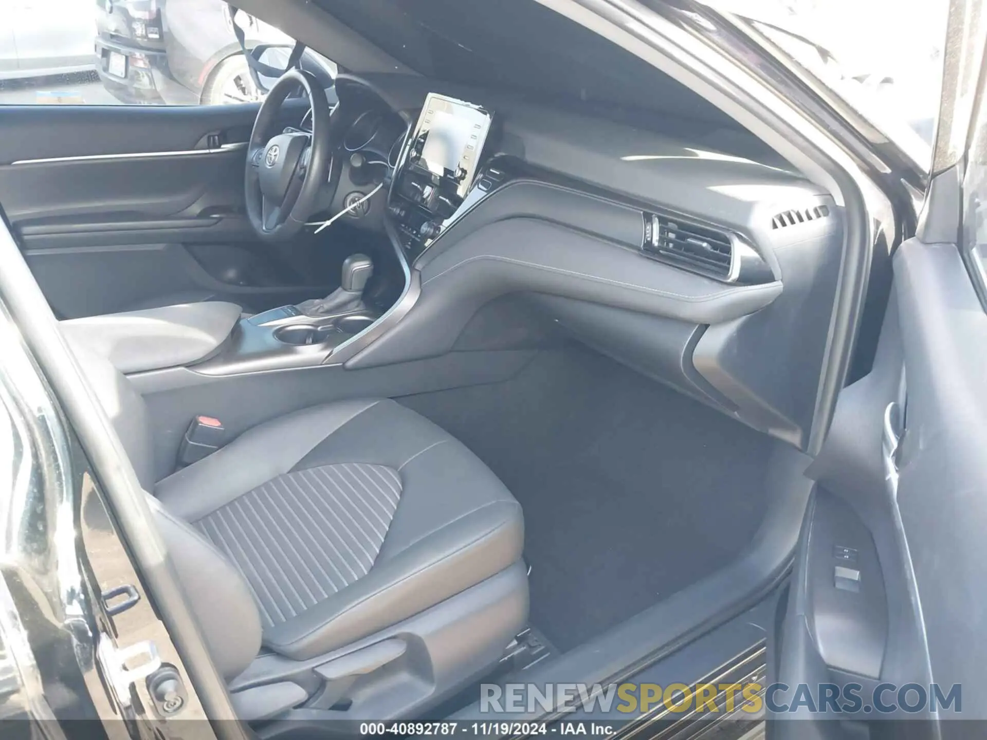 5 fotografías del automóvil dañado 4T1G11AK1RU189261 TOYOTA CAMRY 2024