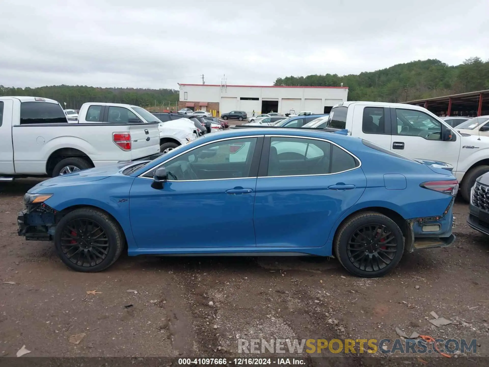 14 fotografías del automóvil dañado 4T1G11AK1RU202638 TOYOTA CAMRY 2024
