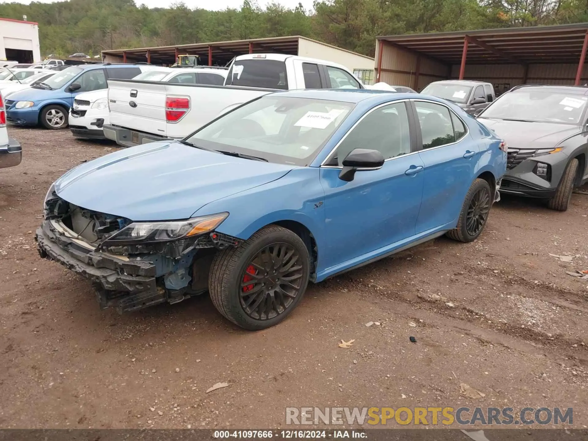 2 fotografías del automóvil dañado 4T1G11AK1RU202638 TOYOTA CAMRY 2024