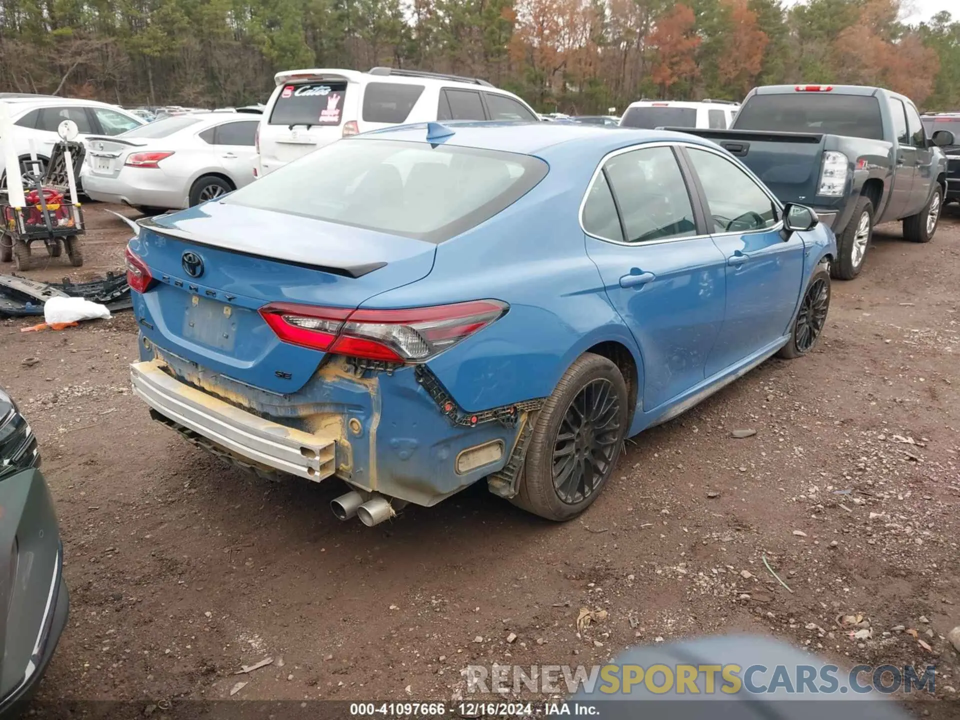4 fotografías del automóvil dañado 4T1G11AK1RU202638 TOYOTA CAMRY 2024