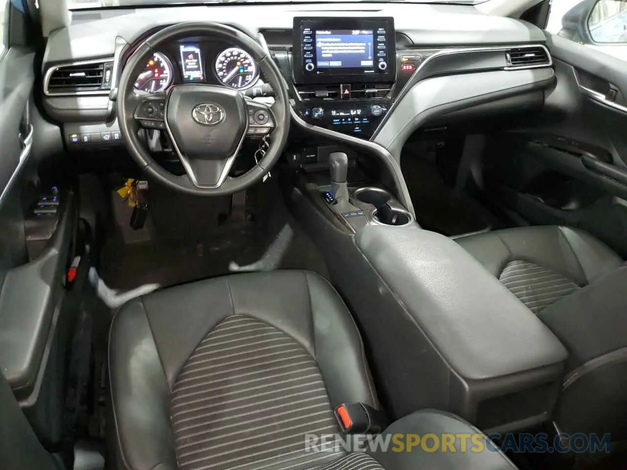 8 fotografías del automóvil dañado 4T1G11AK1RU218466 TOYOTA CAMRY 2024
