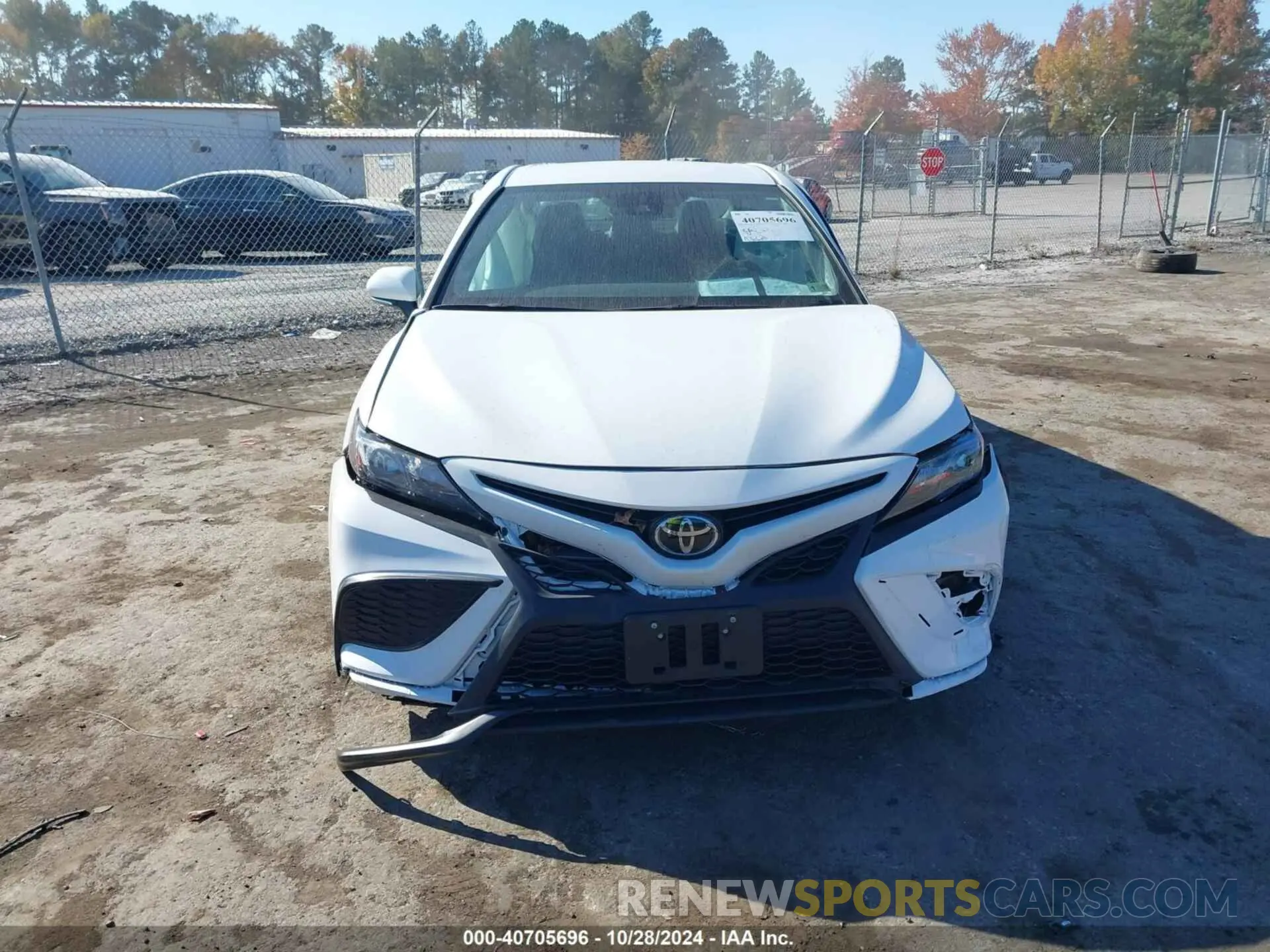 12 fotografías del automóvil dañado 4T1G11AK1RU227443 TOYOTA CAMRY 2024