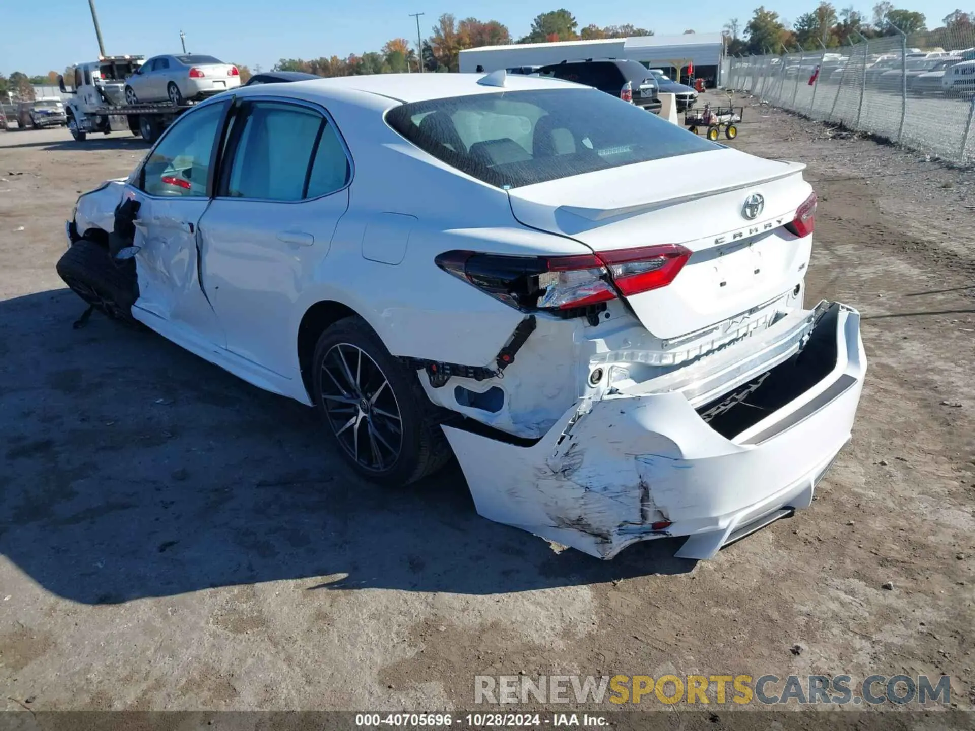 3 fotografías del automóvil dañado 4T1G11AK1RU227443 TOYOTA CAMRY 2024