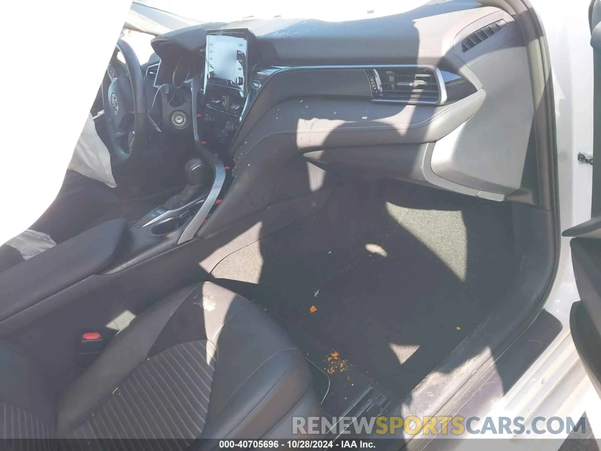 5 fotografías del automóvil dañado 4T1G11AK1RU227443 TOYOTA CAMRY 2024