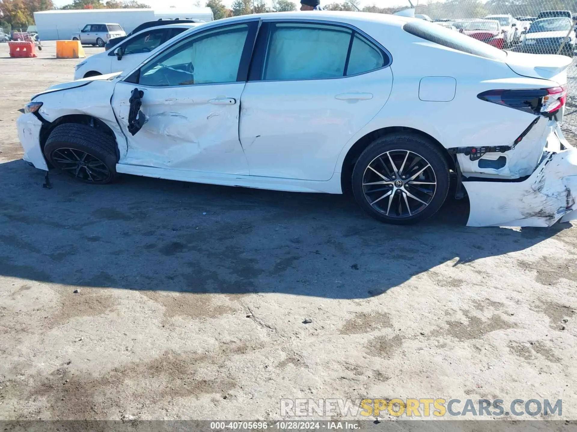 6 fotografías del automóvil dañado 4T1G11AK1RU227443 TOYOTA CAMRY 2024