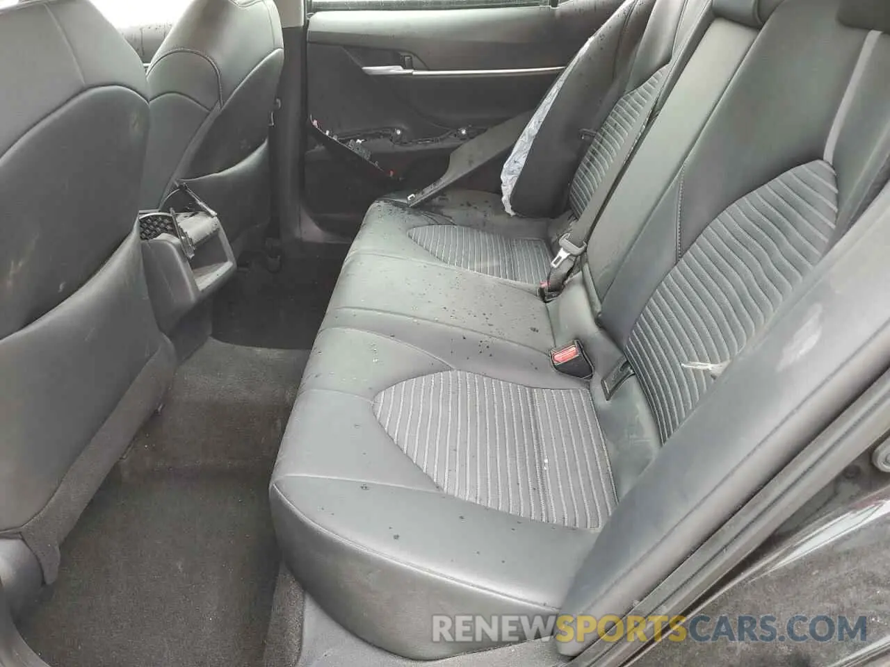 10 fotografías del automóvil dañado 4T1G11AK1RU247076 TOYOTA CAMRY 2024