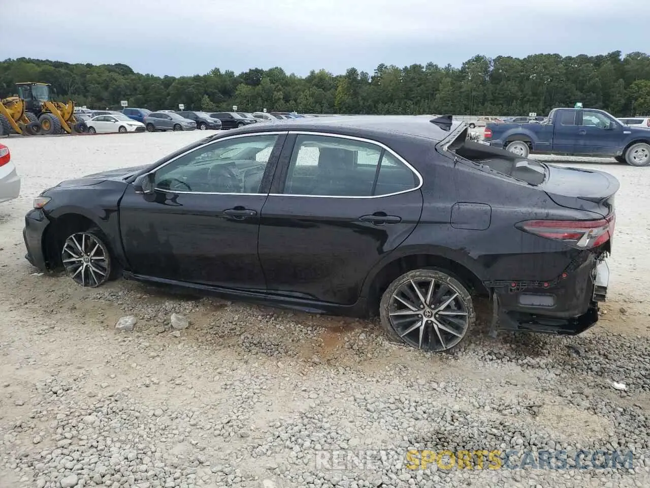 2 fotografías del automóvil dañado 4T1G11AK1RU247076 TOYOTA CAMRY 2024