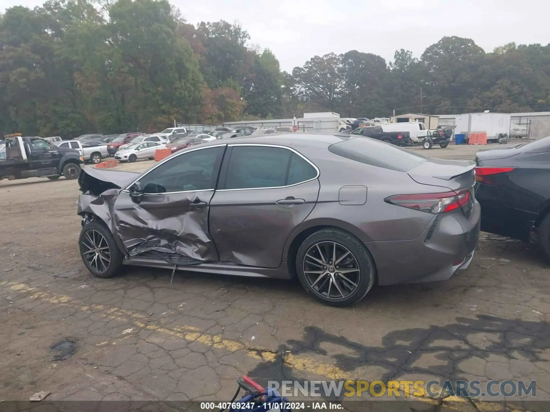 14 fotografías del automóvil dañado 4T1G11AK1RU263830 TOYOTA CAMRY 2024